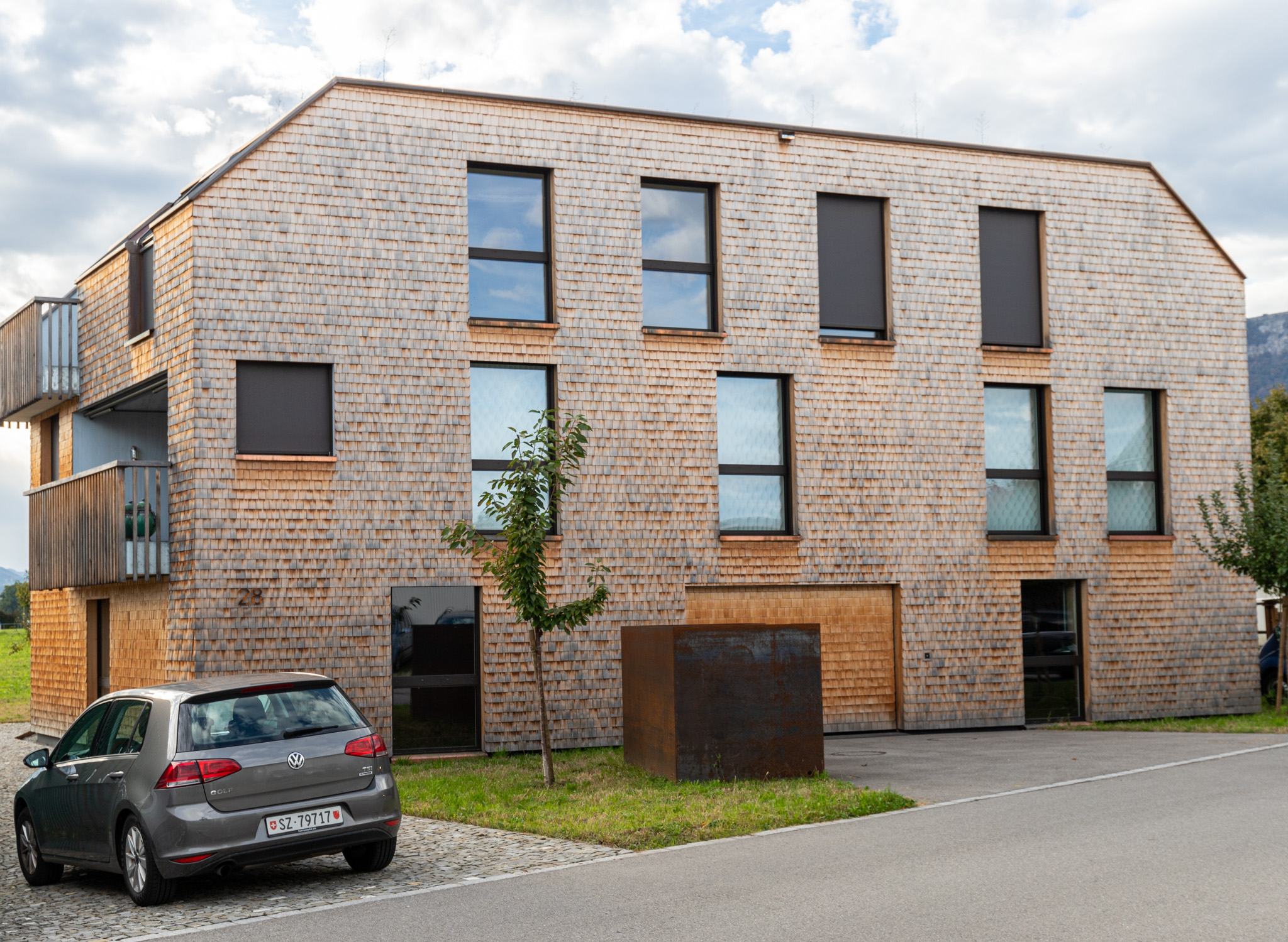 Modernes Holzfassaden-Haus von außen