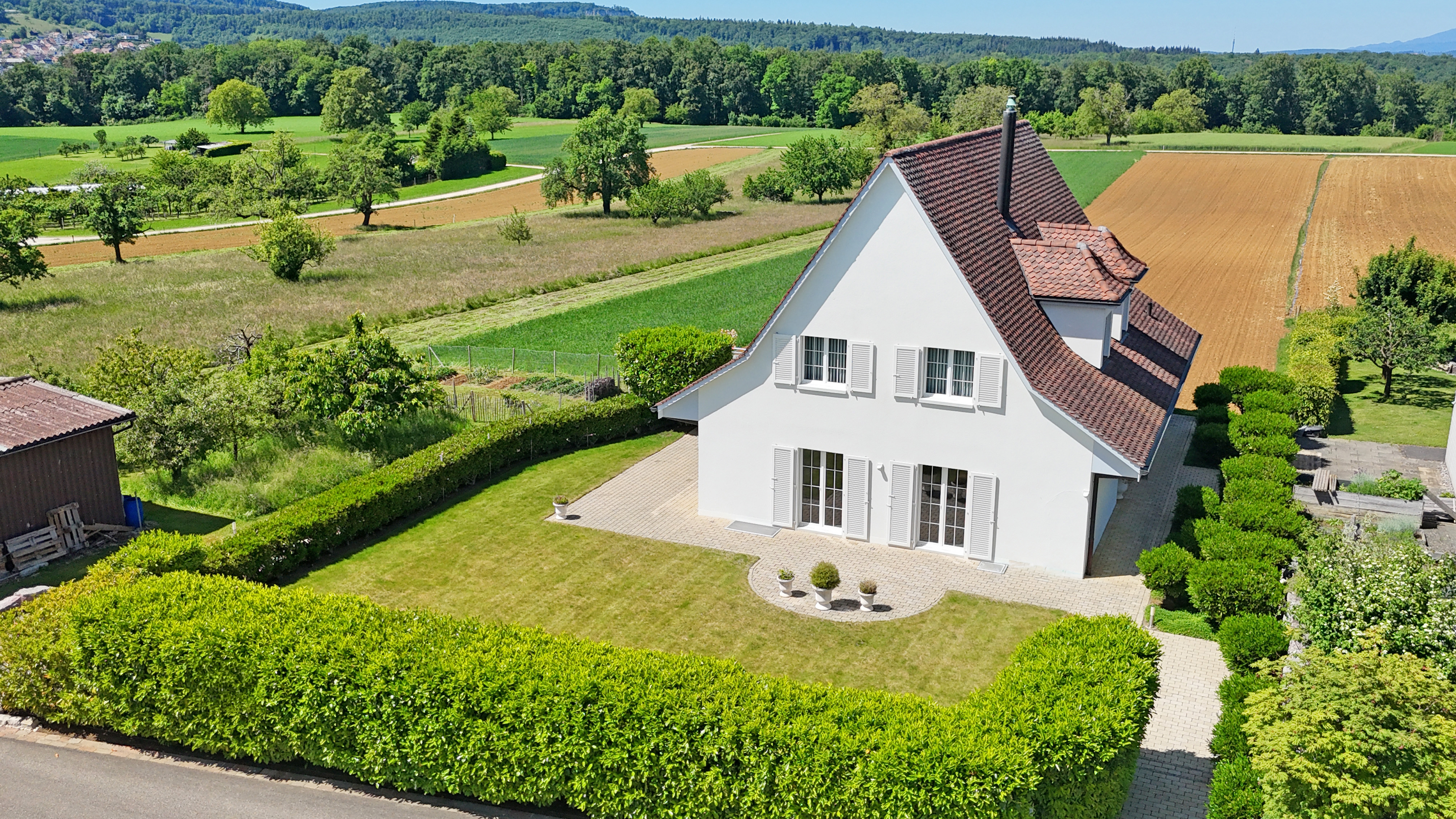 Einfamilienhaus in grüner ländlicher Umgebung