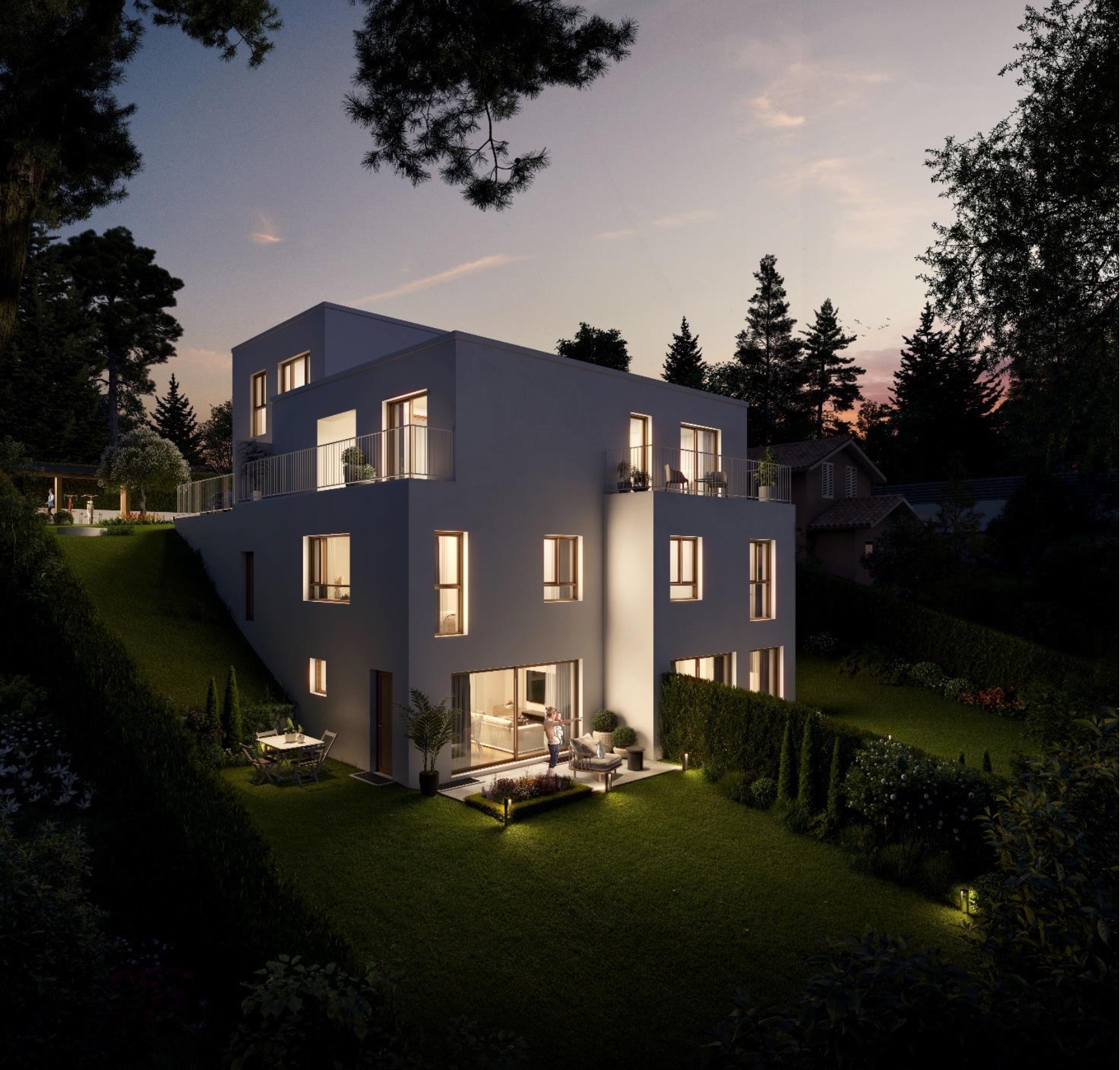 Modernes Wohnhaus mit Garten bei Dämmerung