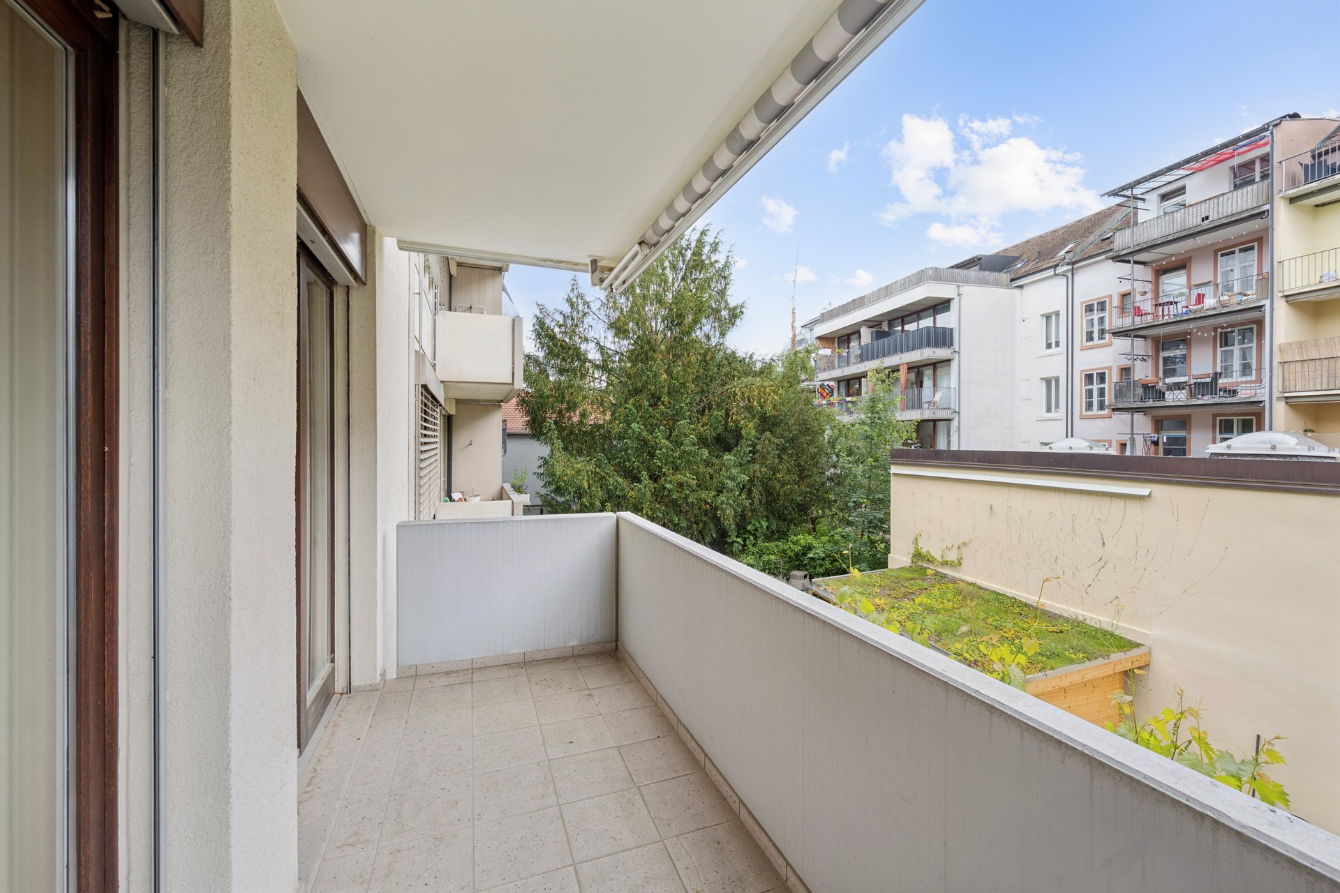 Balkon mit Blick auf den Innenhof