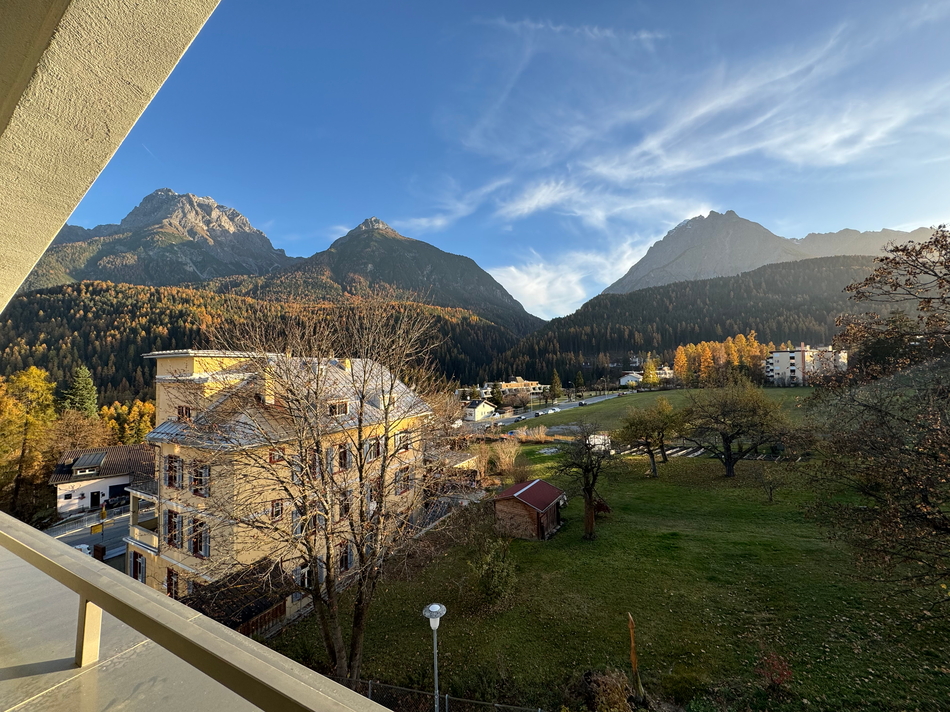 Berg- und Talblick vom Balkon