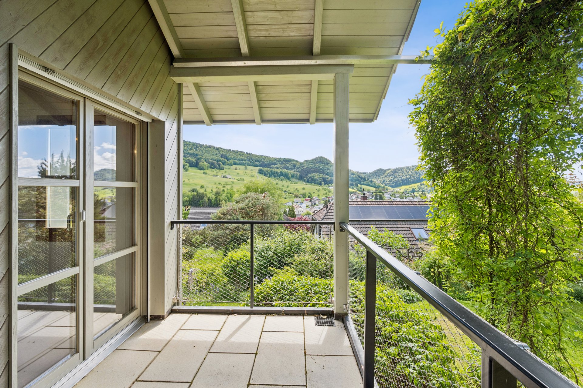 Balkon mit Bergblick