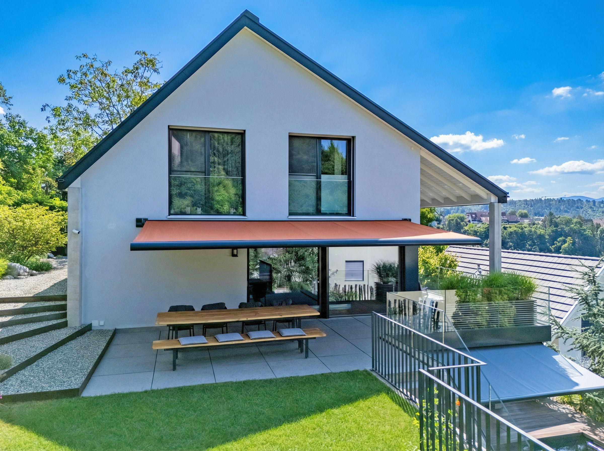Modernes Einfamilienhaus mit Terrasse und Garten