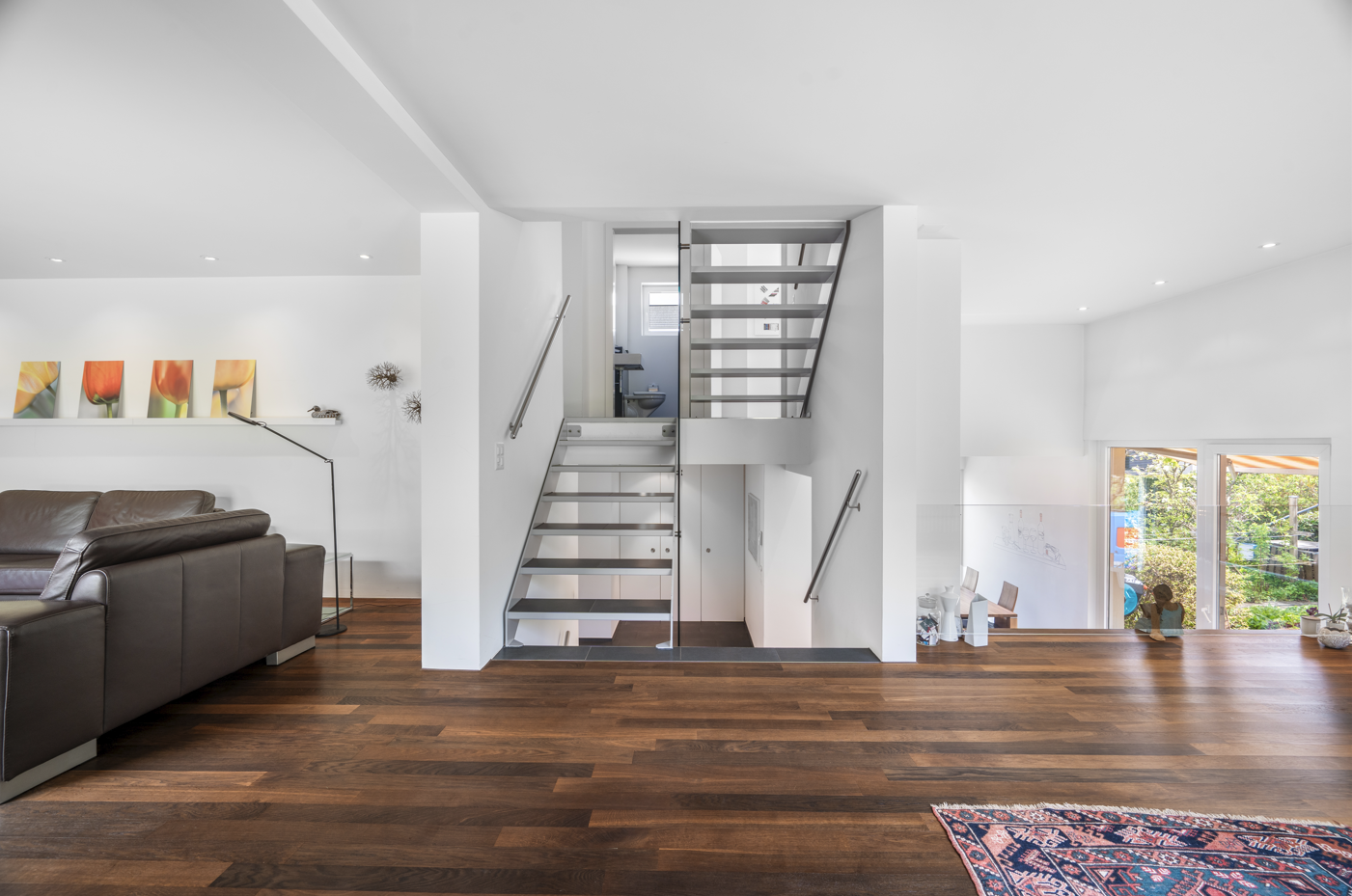 Offener Wohnbereich mit Treppe