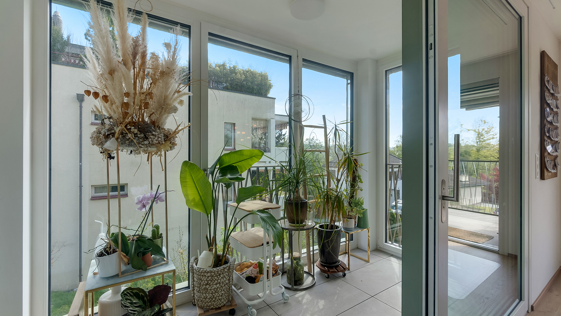 Verglaste Loggia mit Pflanzen