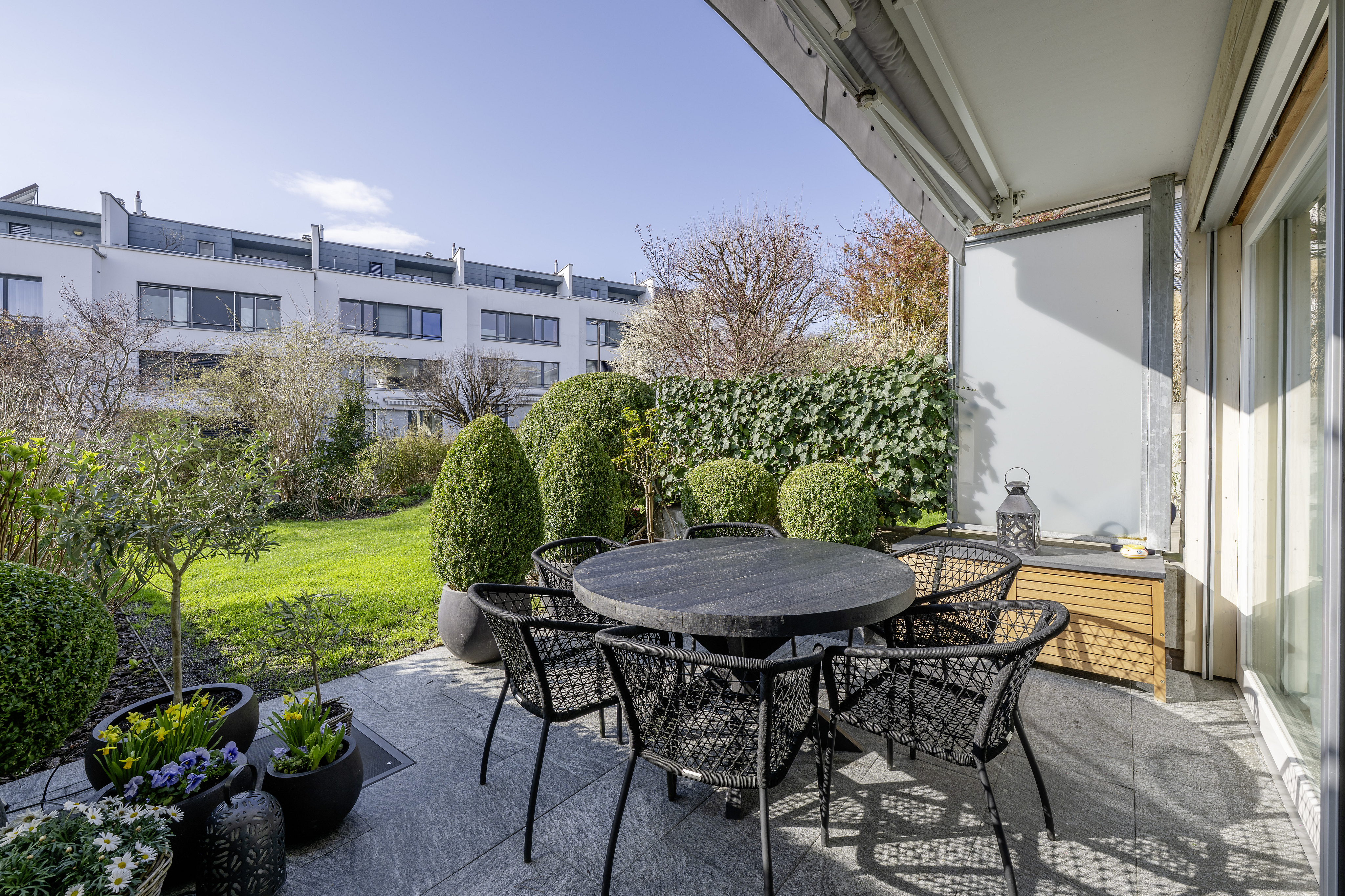 Terrasse mit Gartenblick