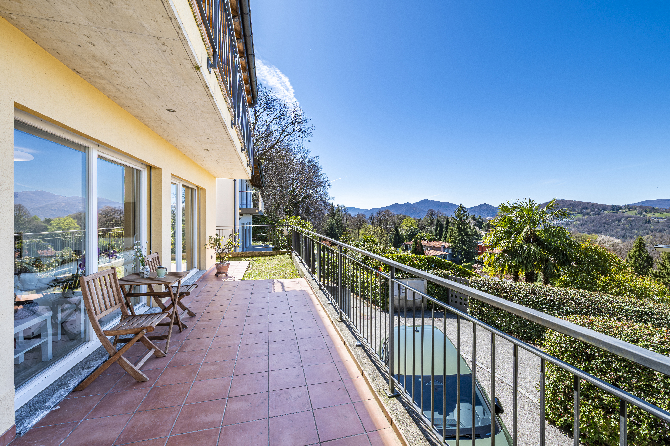 Balkon mit Bergblick