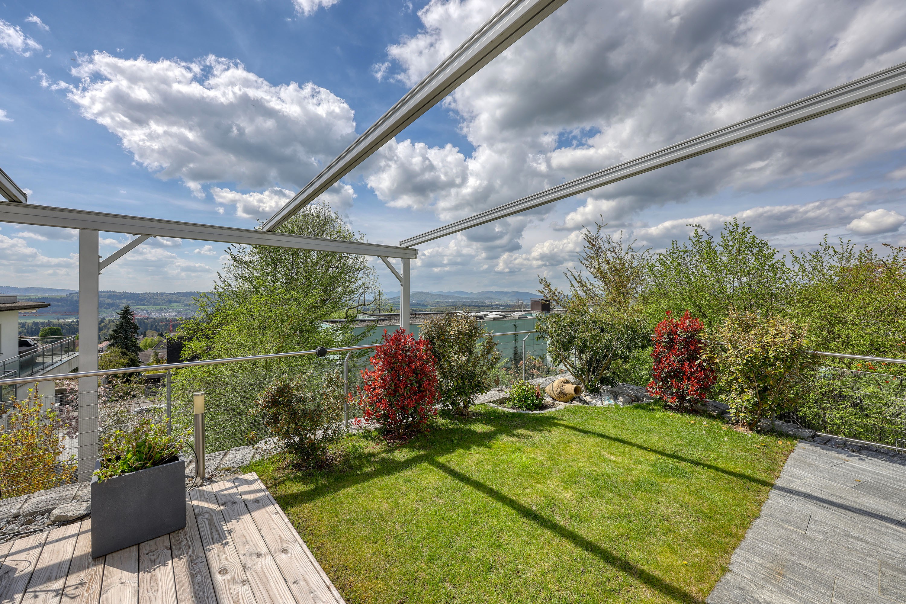Dachterrasse mit Blick ins Grüne