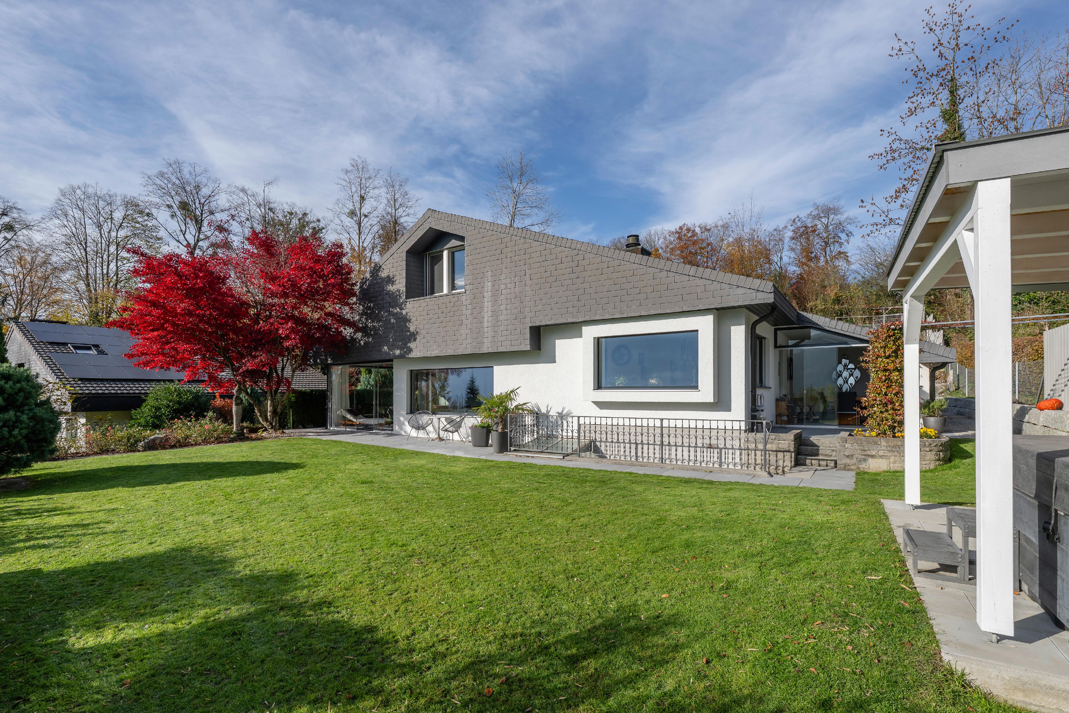 Modernes Einfamilienhaus mit großzügigem Garten