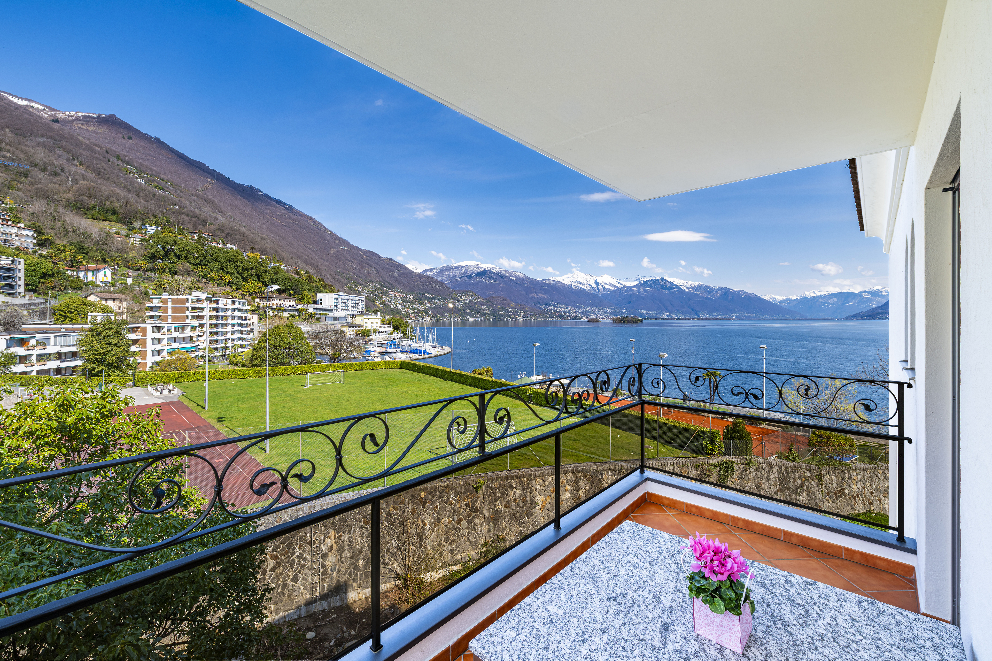 Balkon mit Seeblick