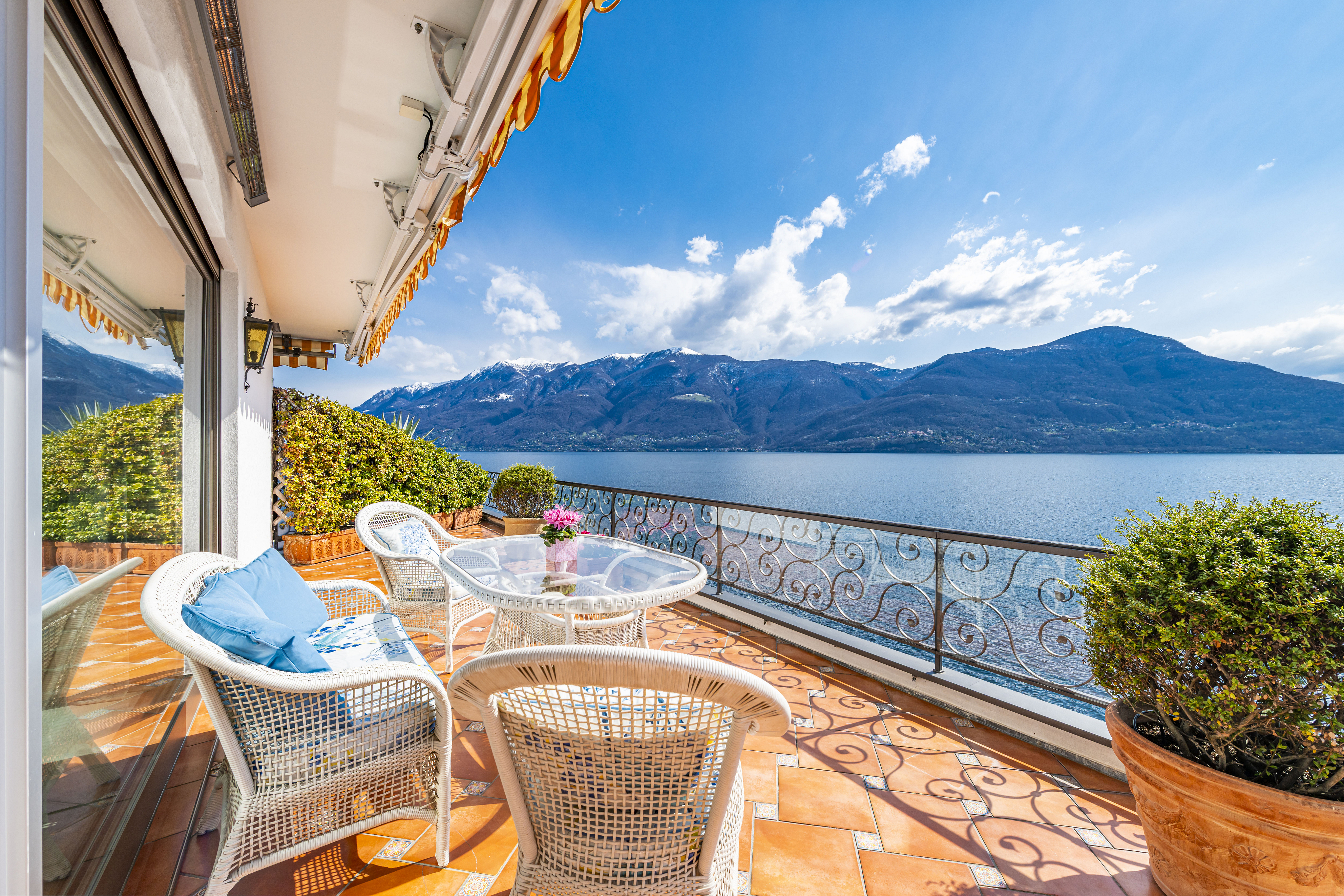 Balkon mit Seeblick