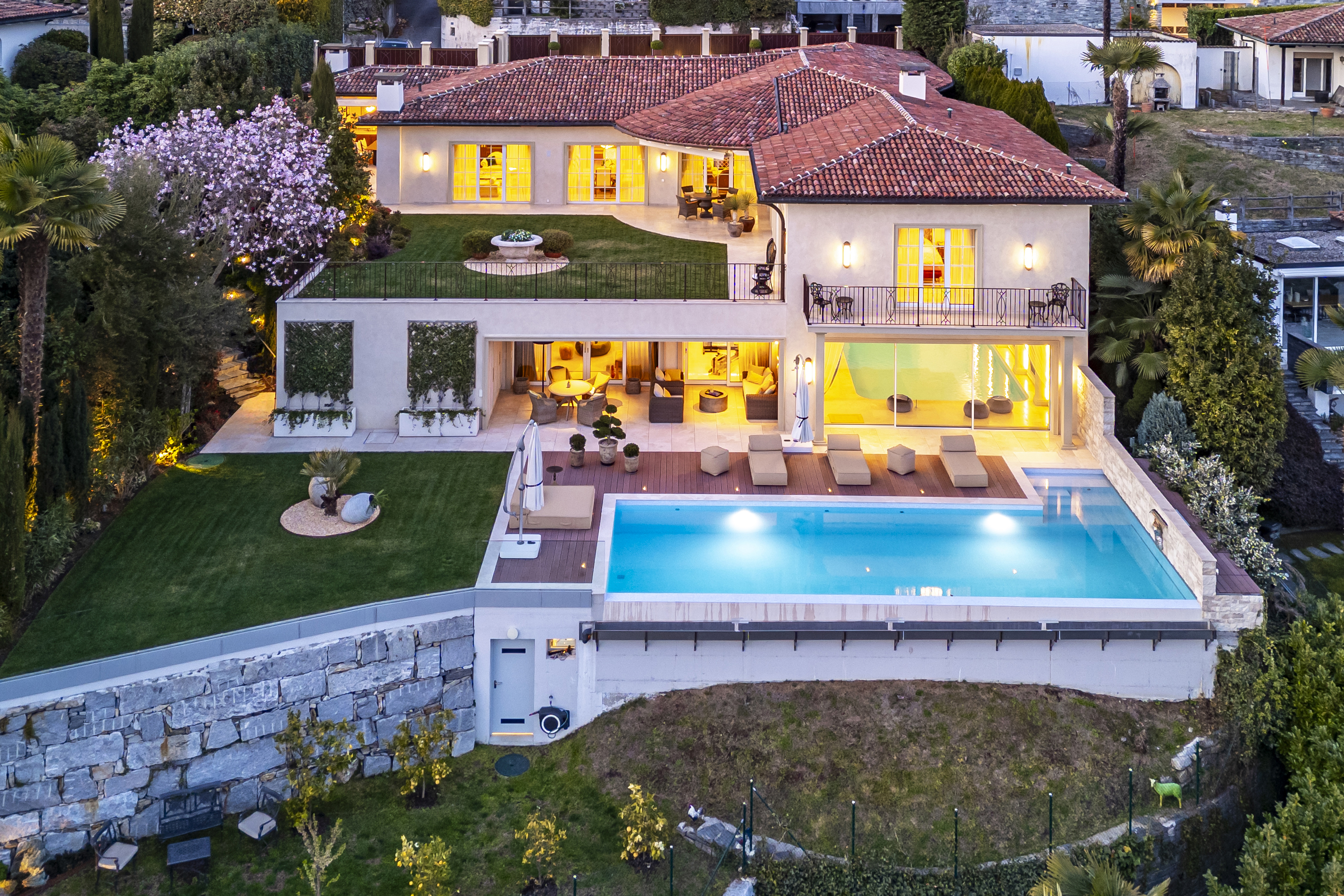 Luxuriöse Villa mit Pool und mediterranem Garten
