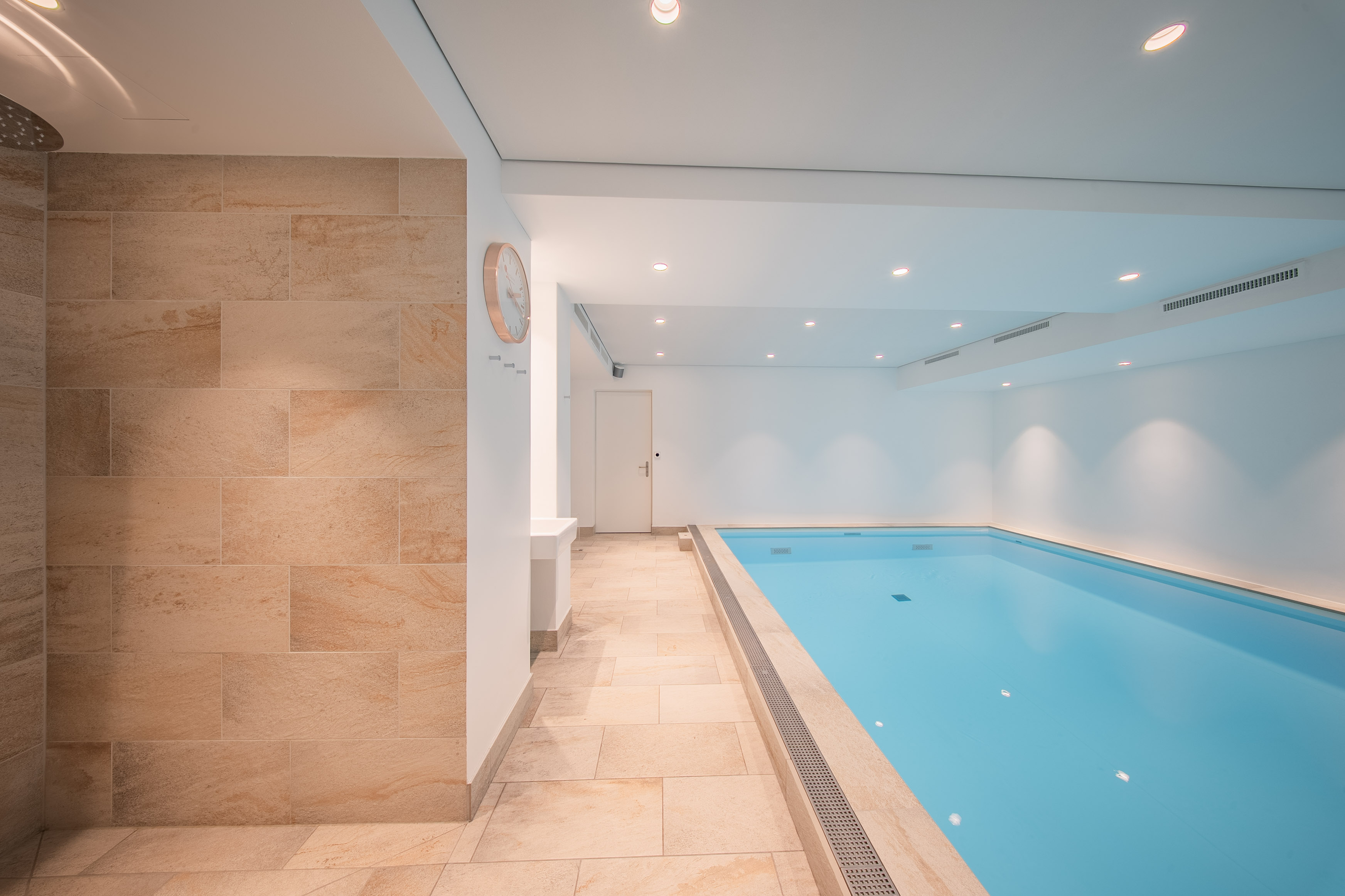 Innenpool mit Spa-Bereich