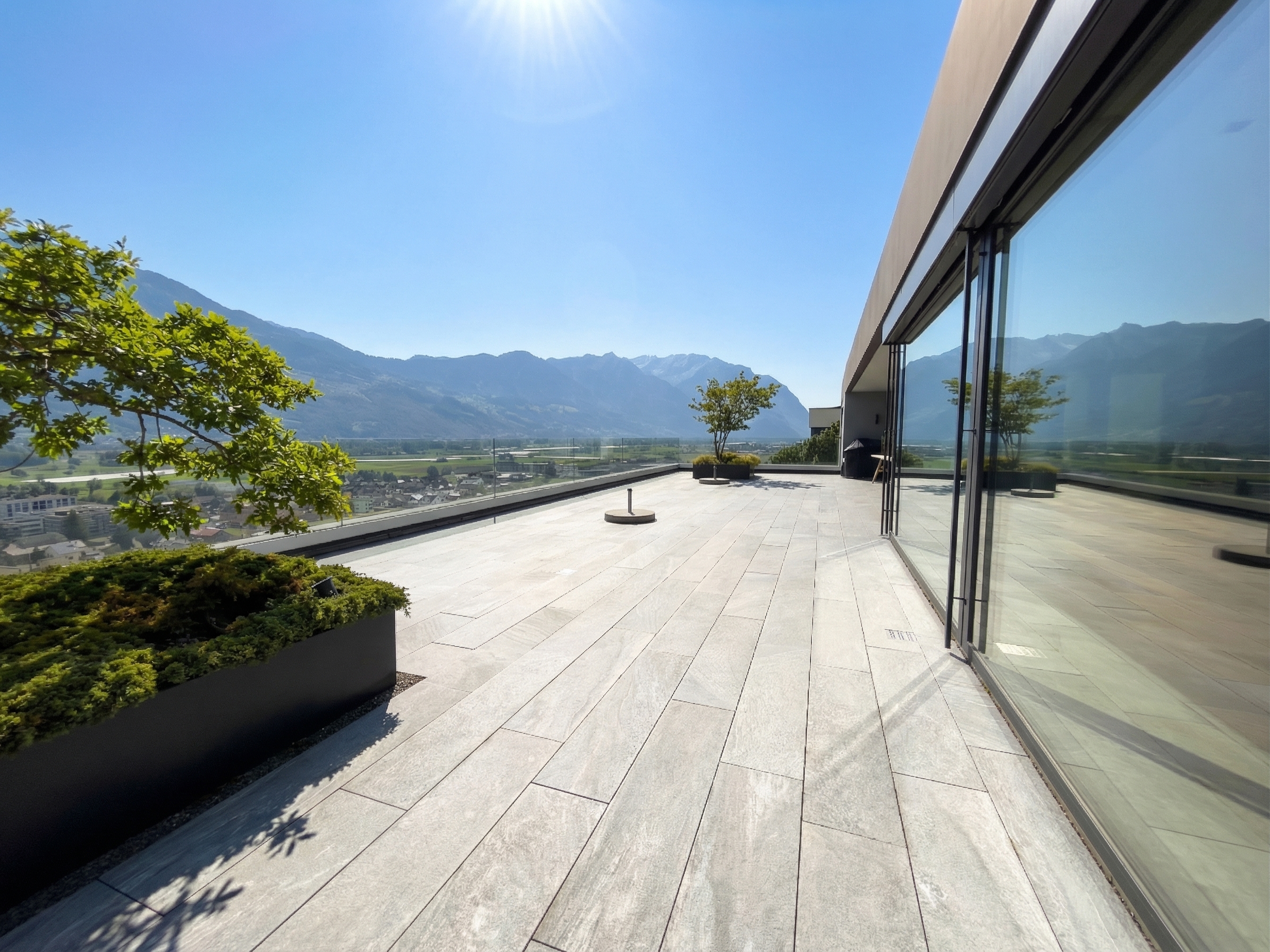 Dachterrasse mit Bergpanorama