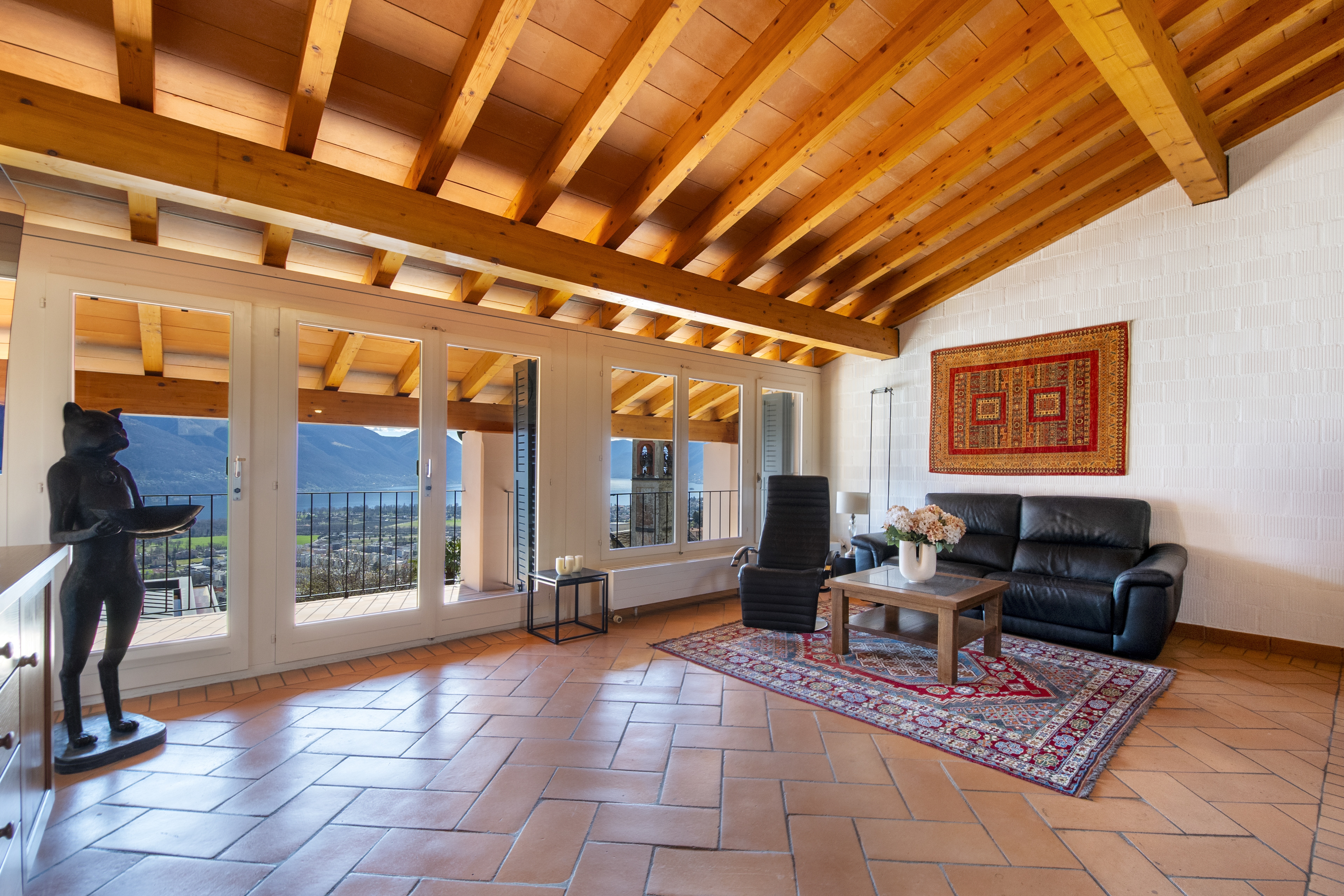 Wohnzimmer mit Bergblick