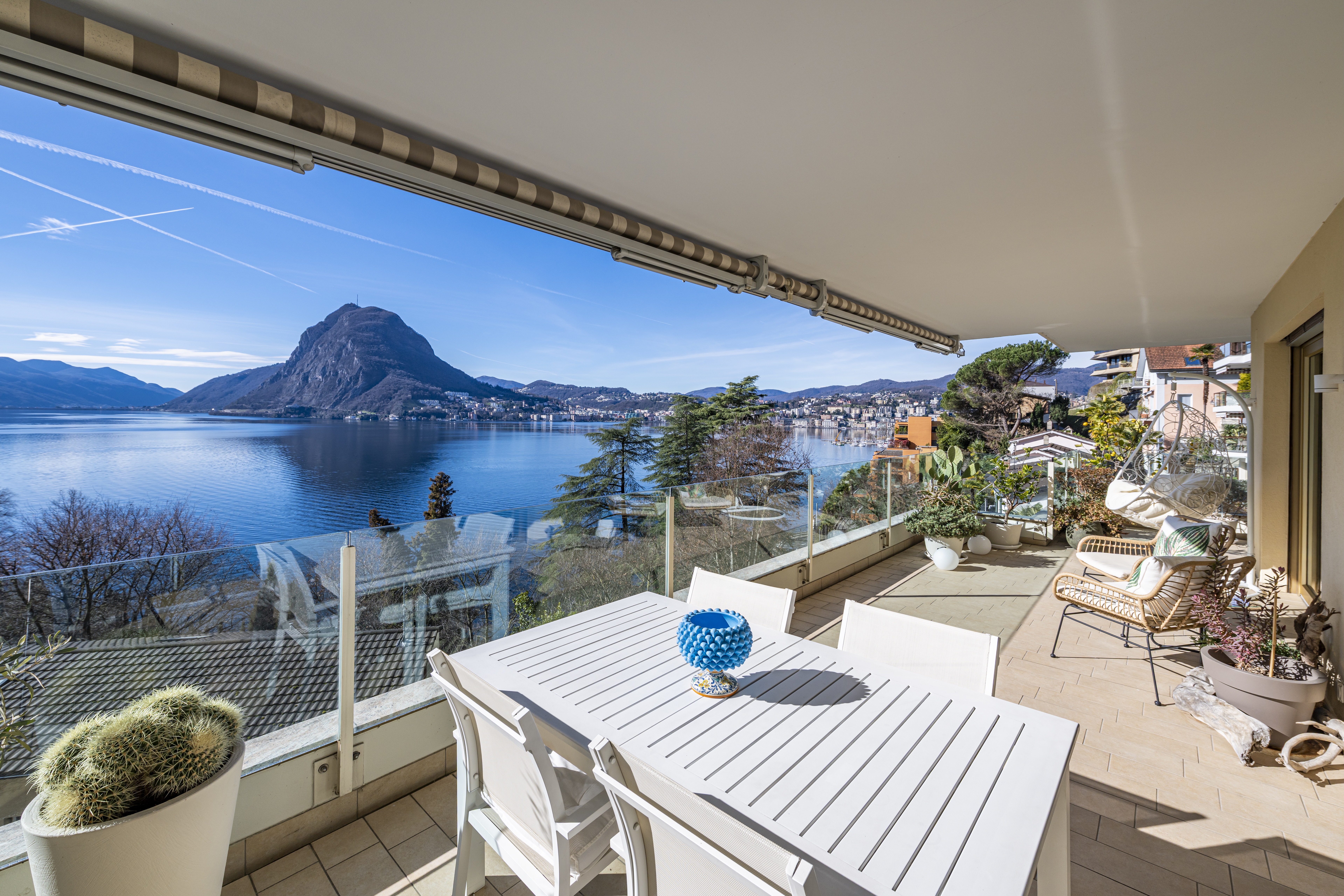 Seeblick-Balkon mit Terrasse