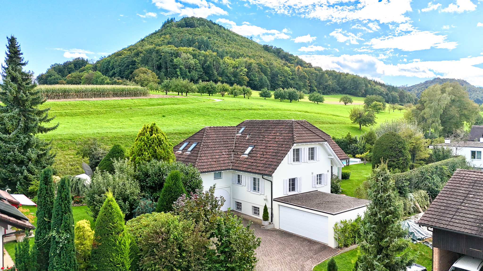 Ländliches Einfamilienhaus mit Bergblick