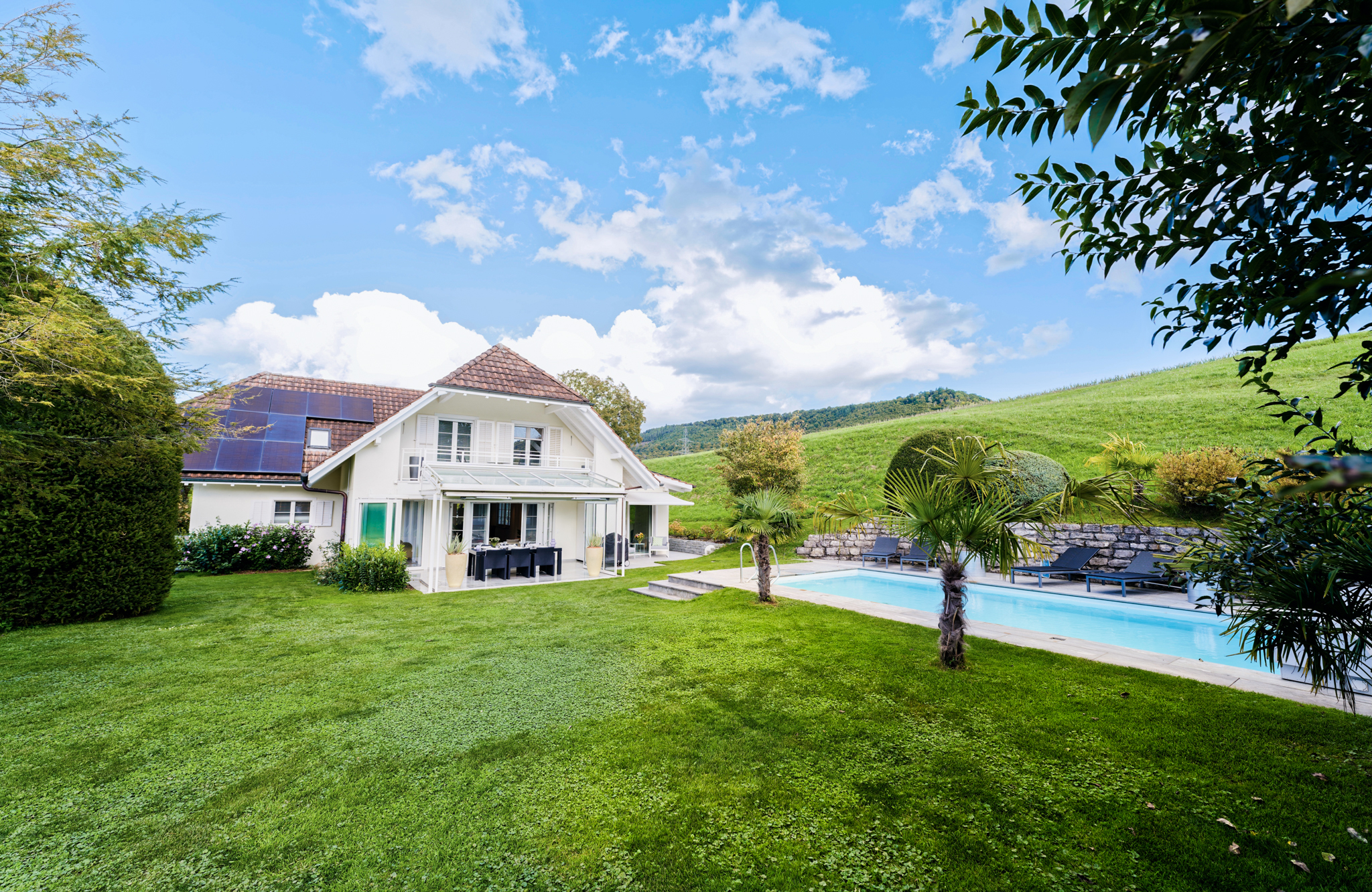 Ländliches Einfamilienhaus mit Pool und großem Garten