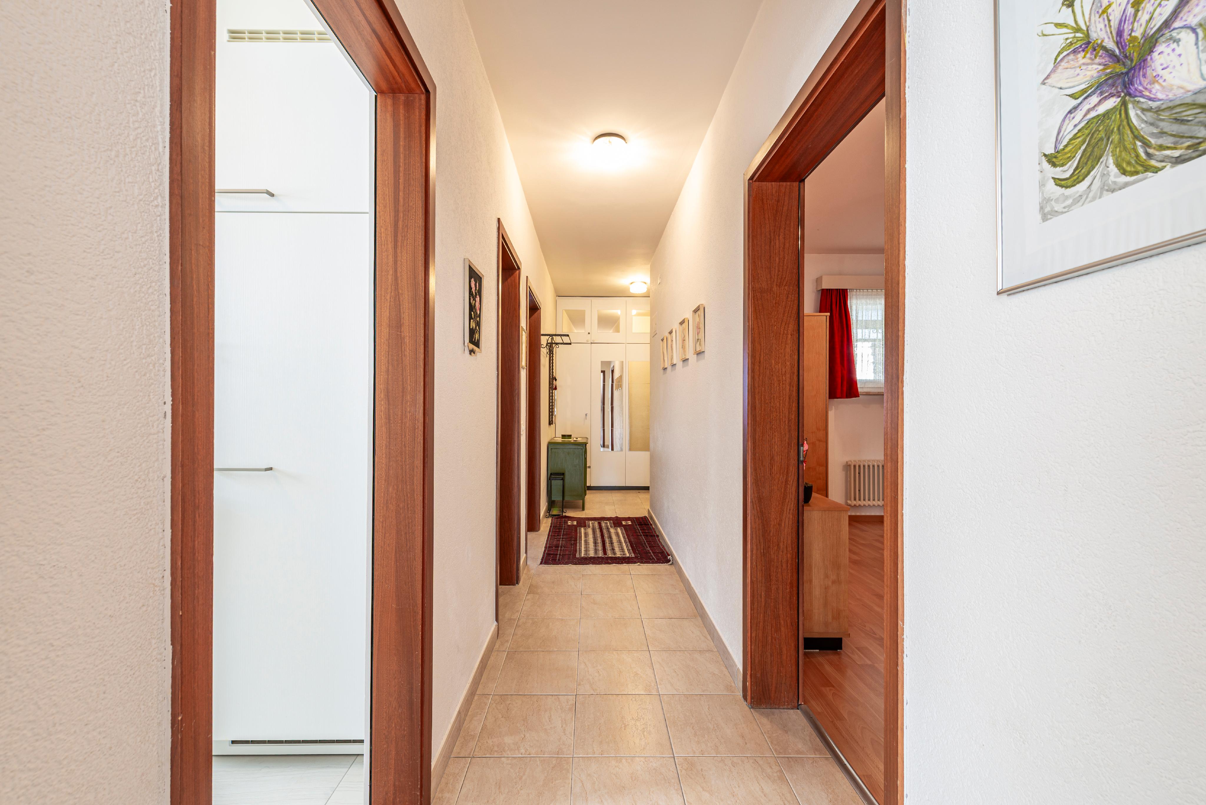 Flur mit Blick in weitere Räume