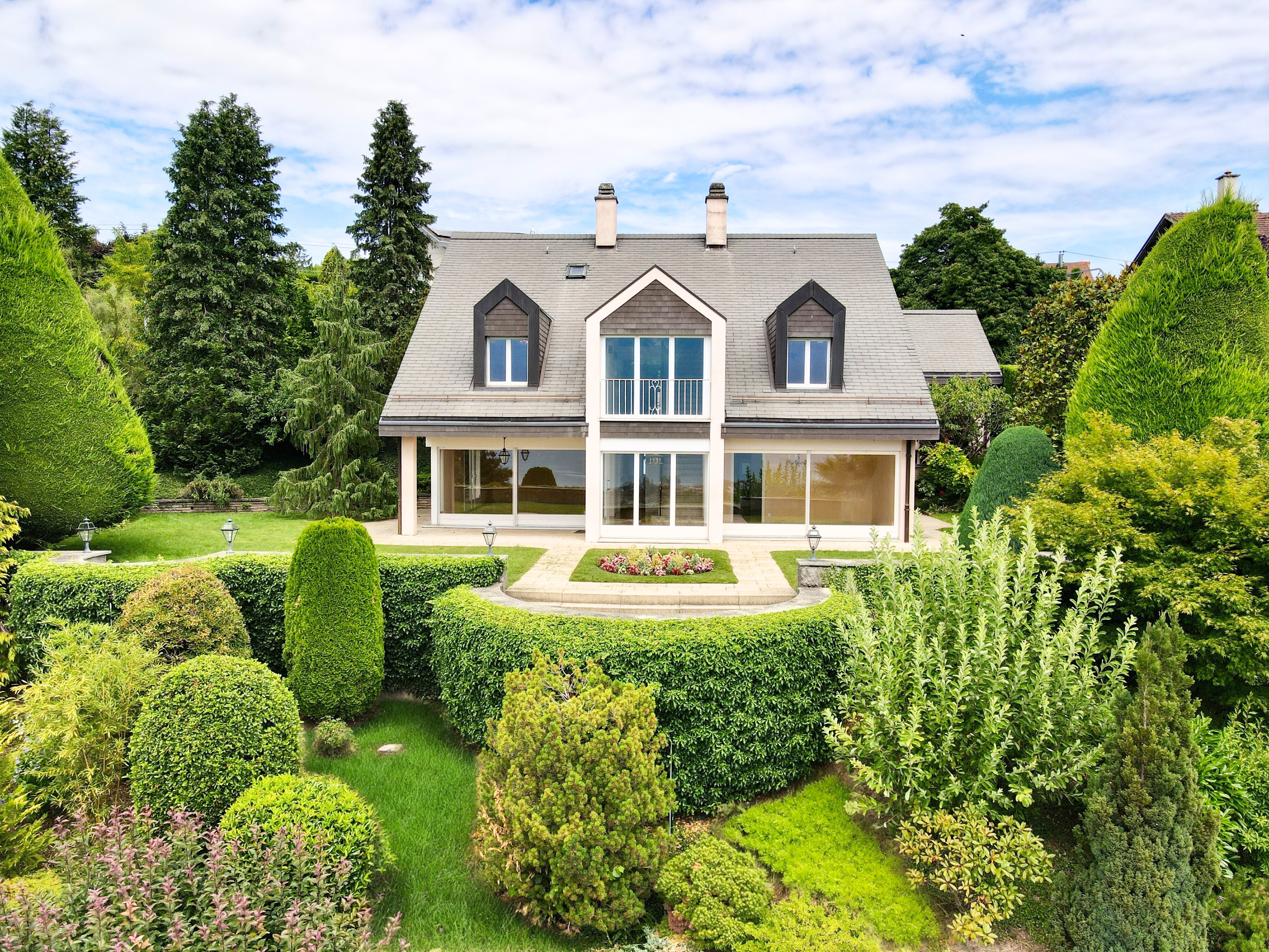 Einfamilienhaus mit gepflegtem Garten