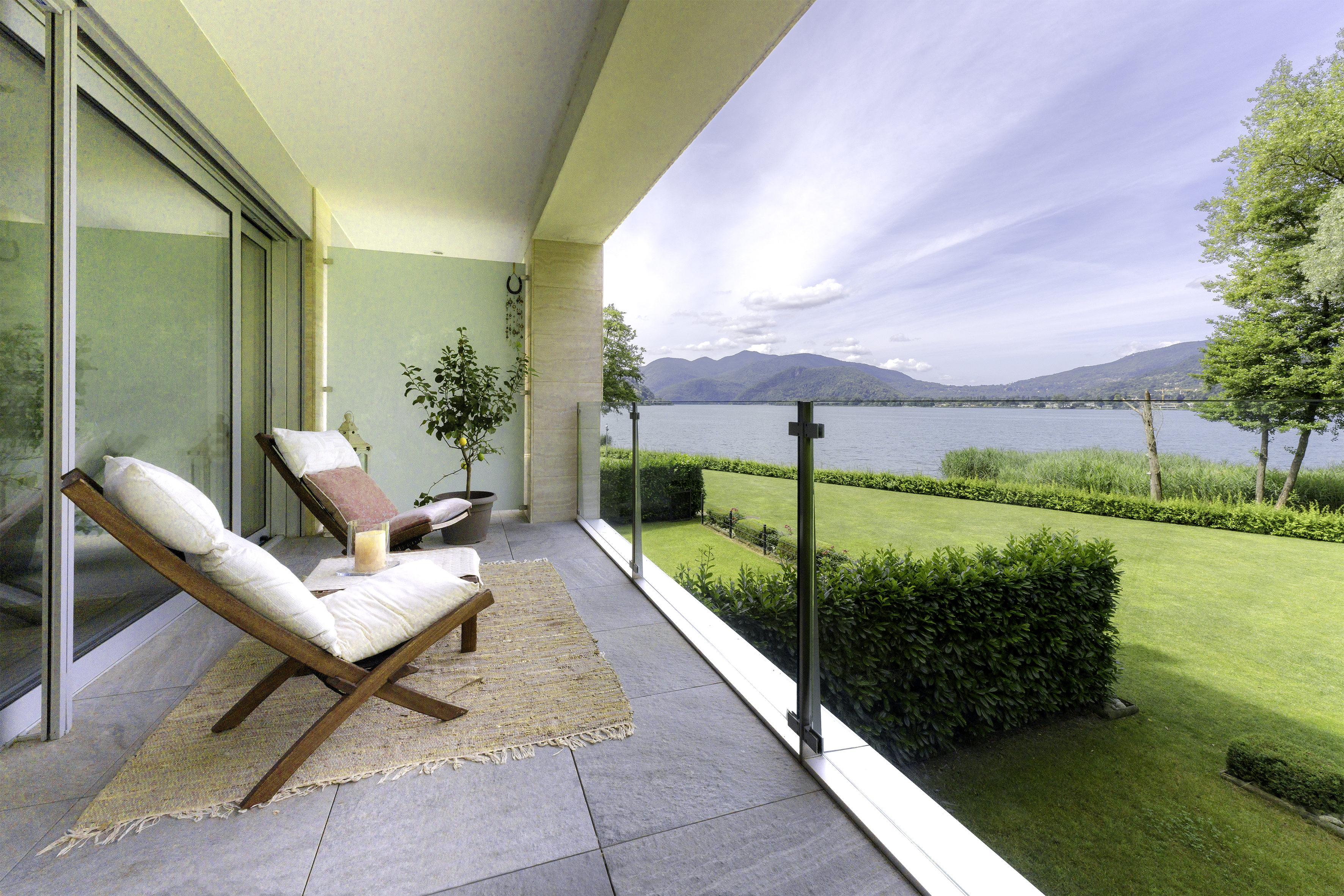 Balkon mit Seeblick