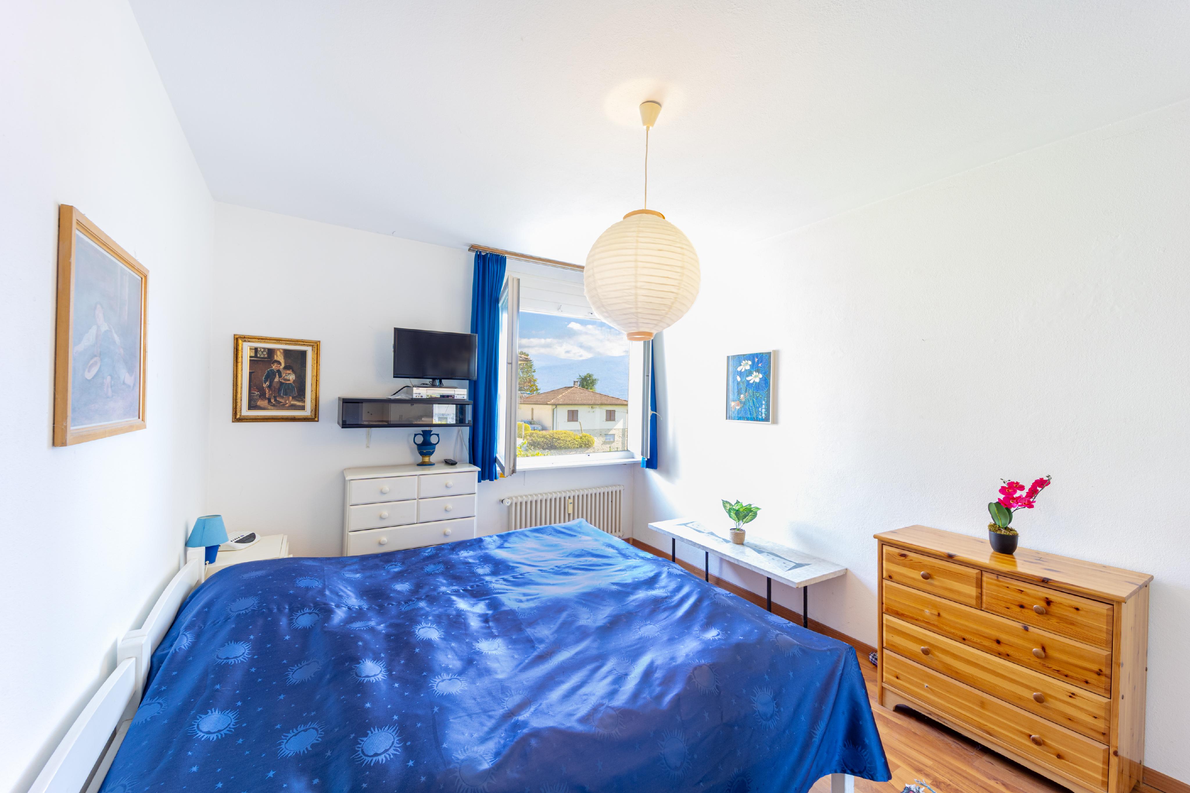 Helles Schlafzimmer mit Ausblick