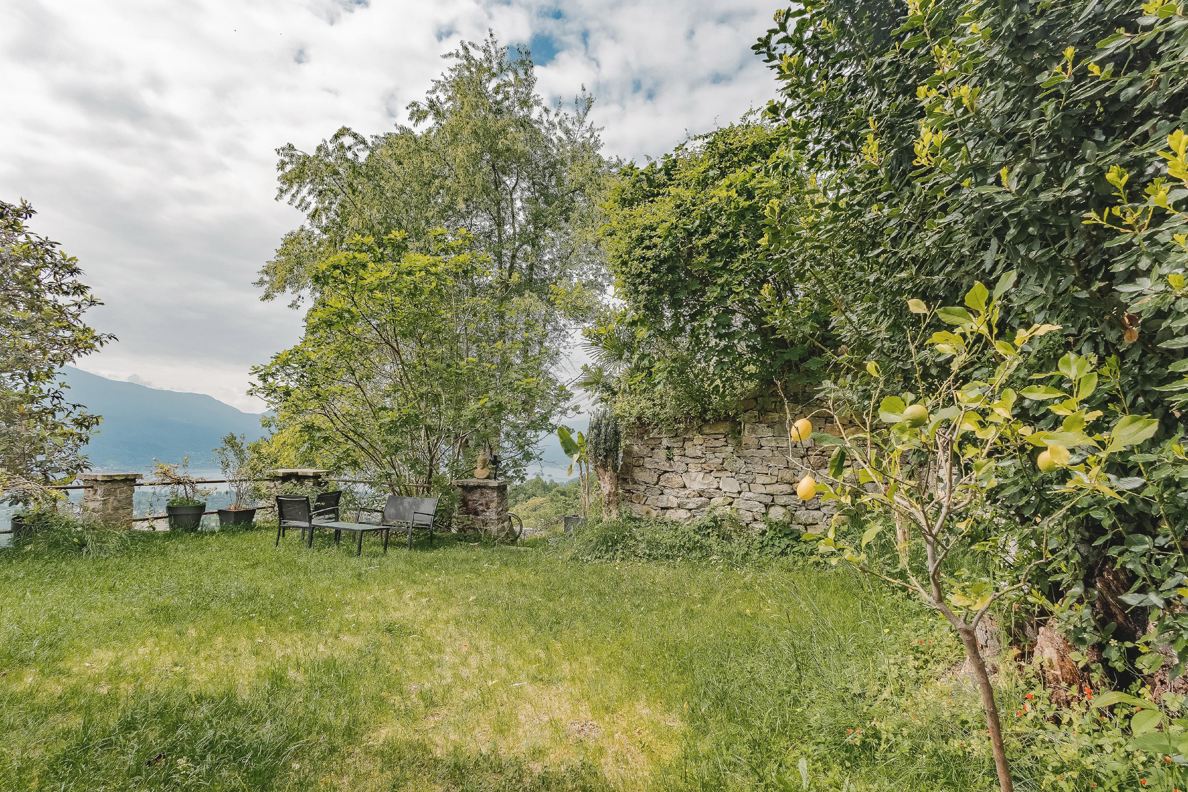Garten mit Bergblick