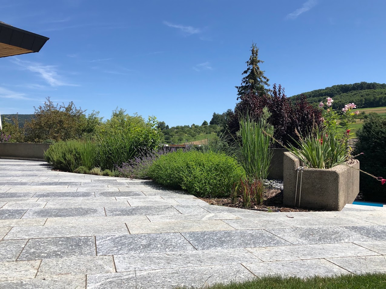Terrasse mit Gartenblick