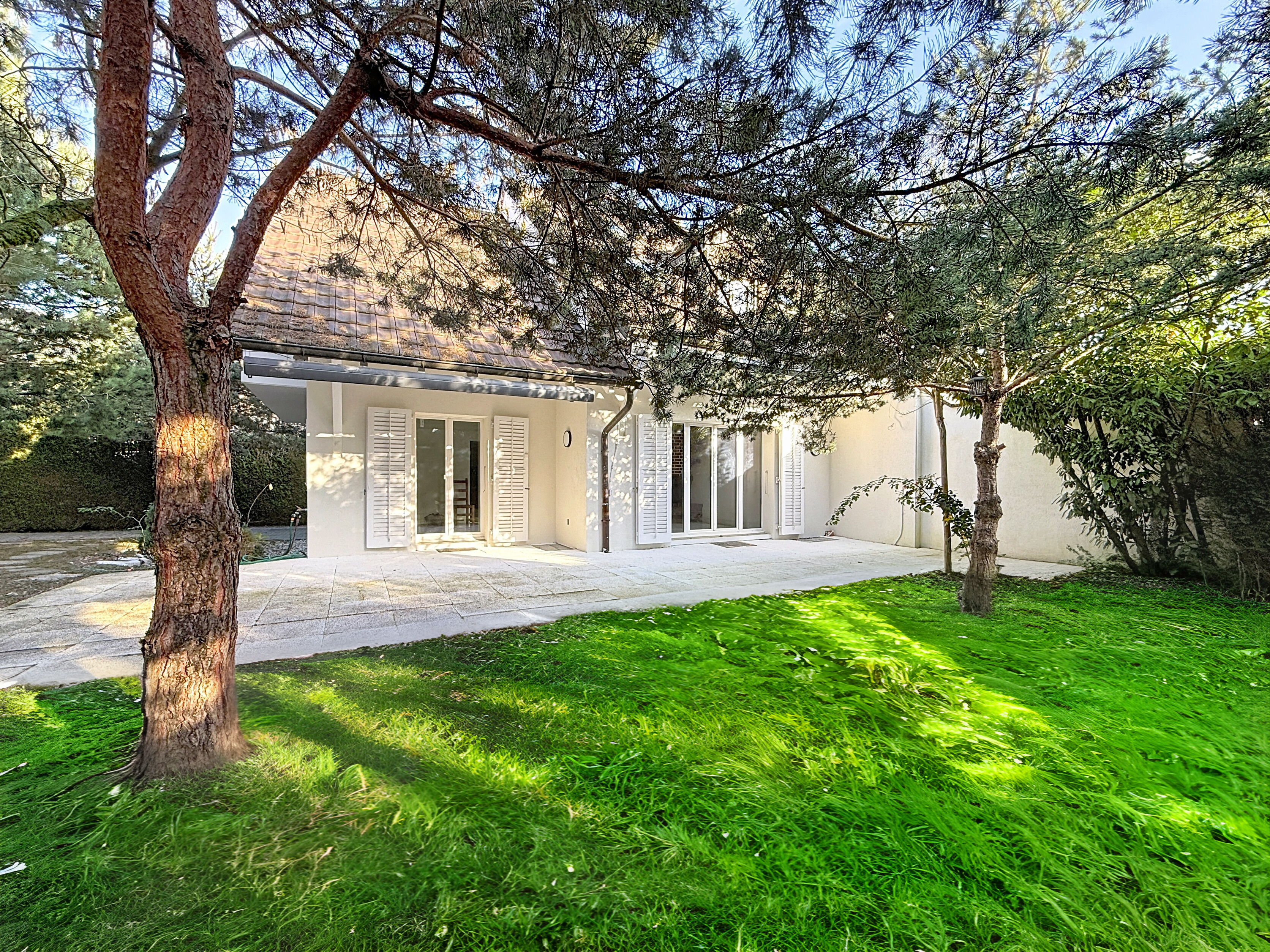 Helles Einfamilienhaus mit Garten und Terrasse