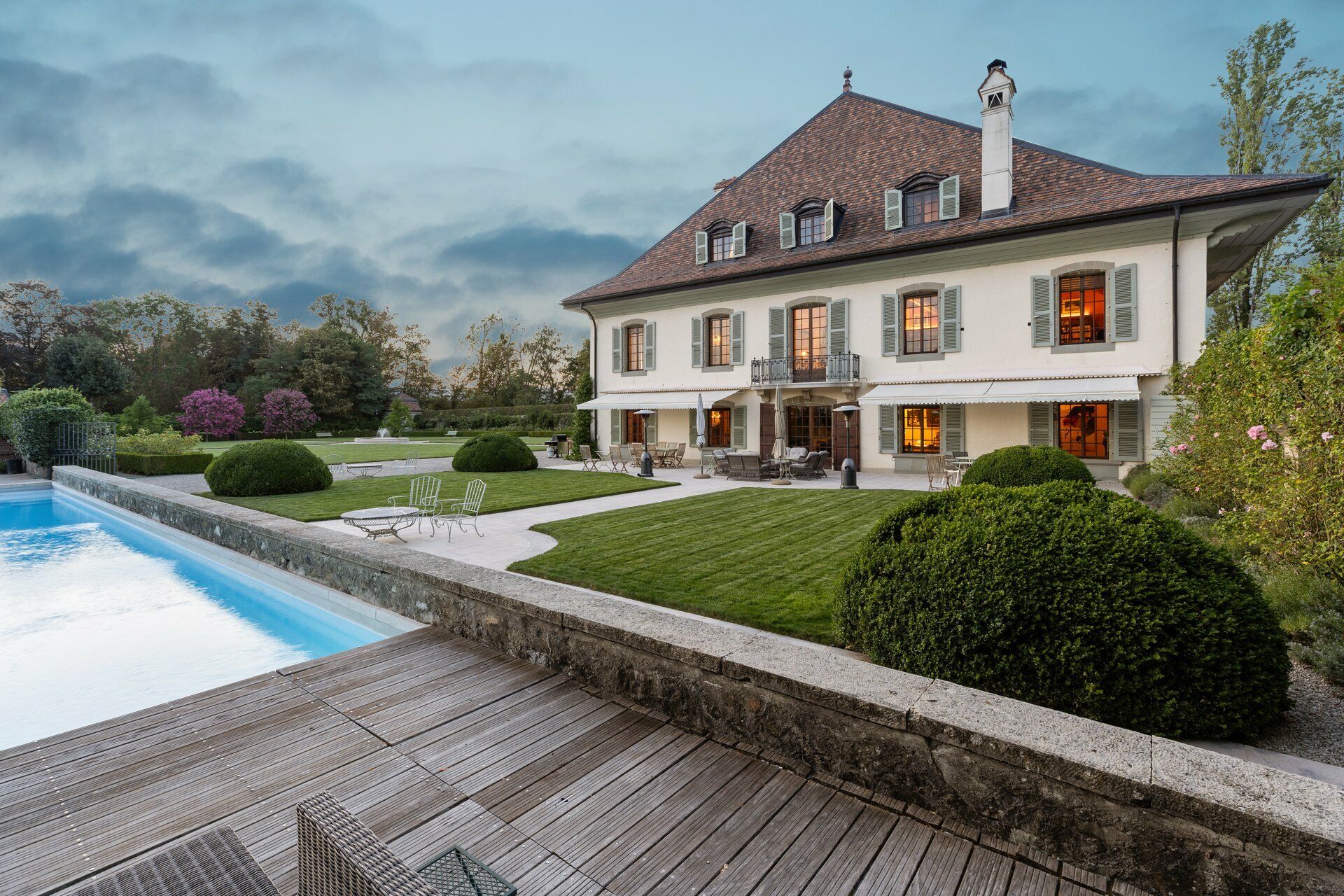 Luxuriöse Villa mit Pool und Garten