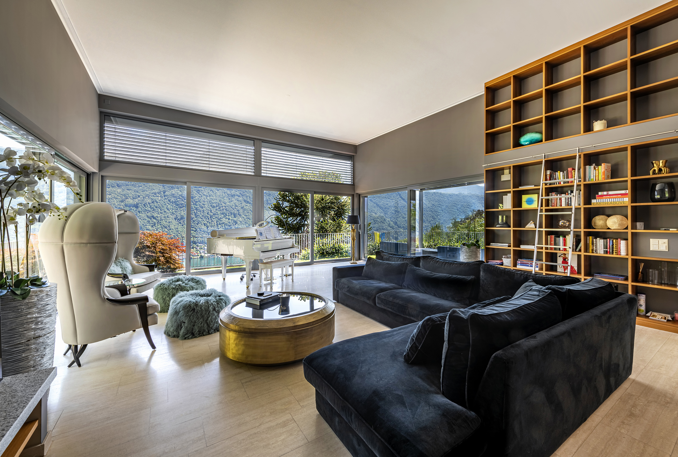 Luxuriöses Wohnzimmer mit Panoramablick
