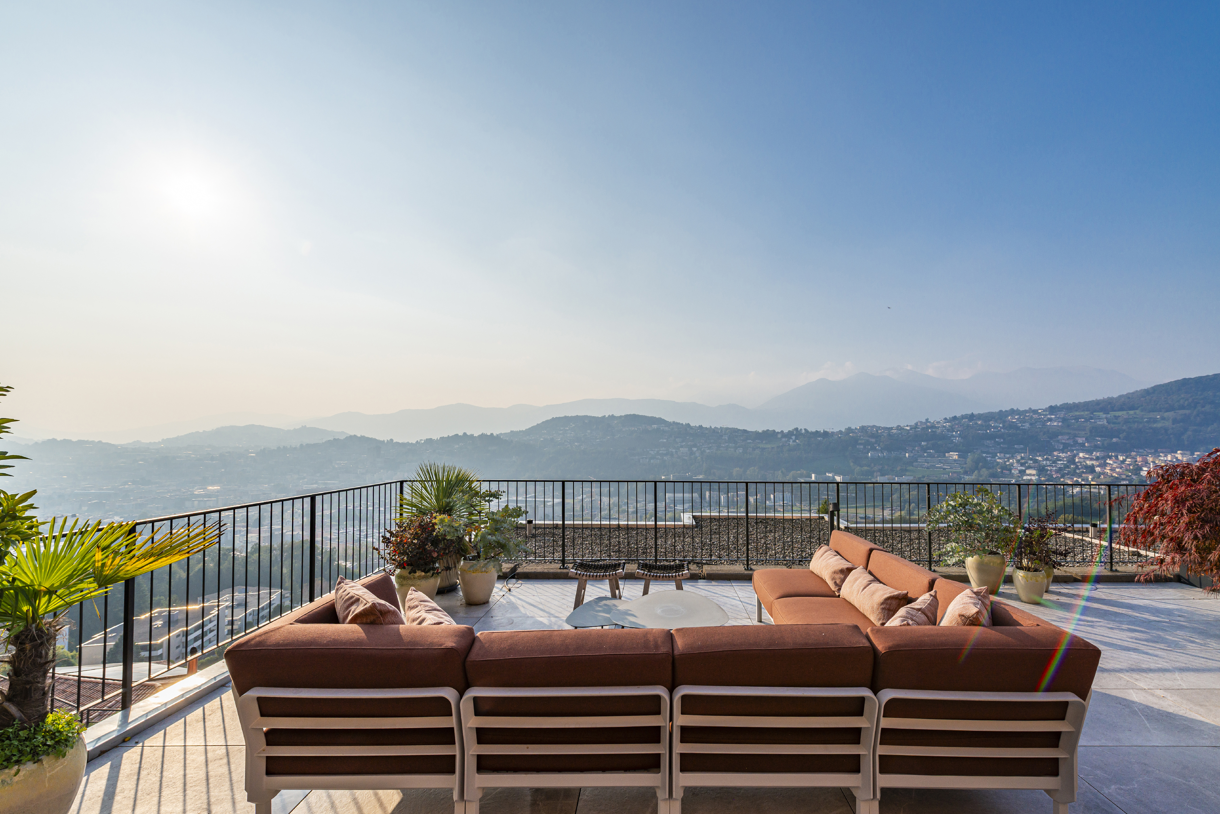 Große Terrasse mit Panoramablick