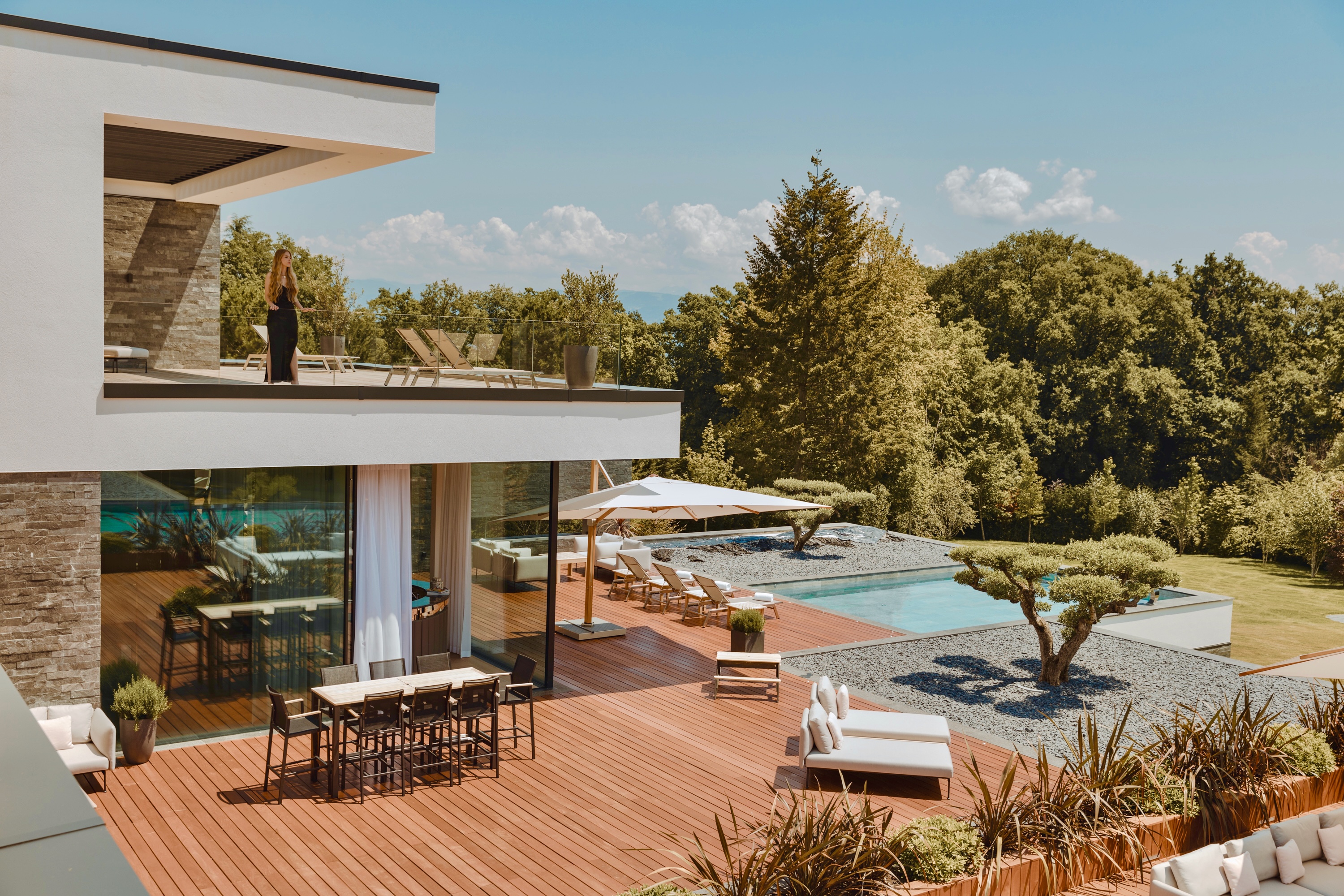 Luxuriöse moderne Villa mit Poolterrasse