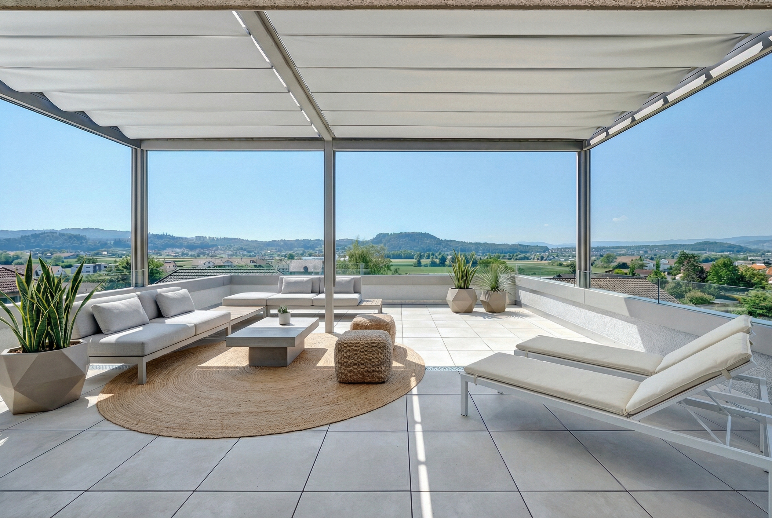 Großzügige Dachterrasse mit Panoramablick