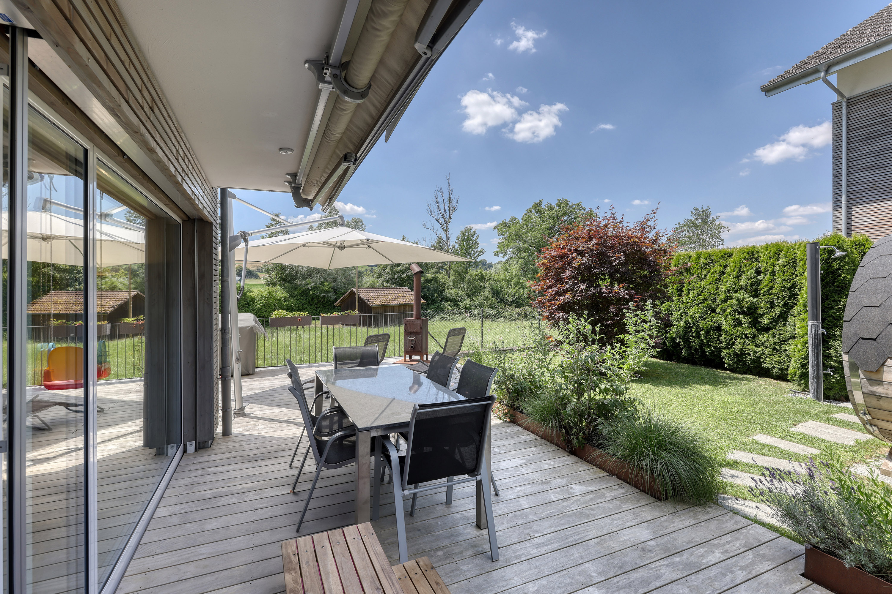 Garten-Terrasse mit Essplatz
