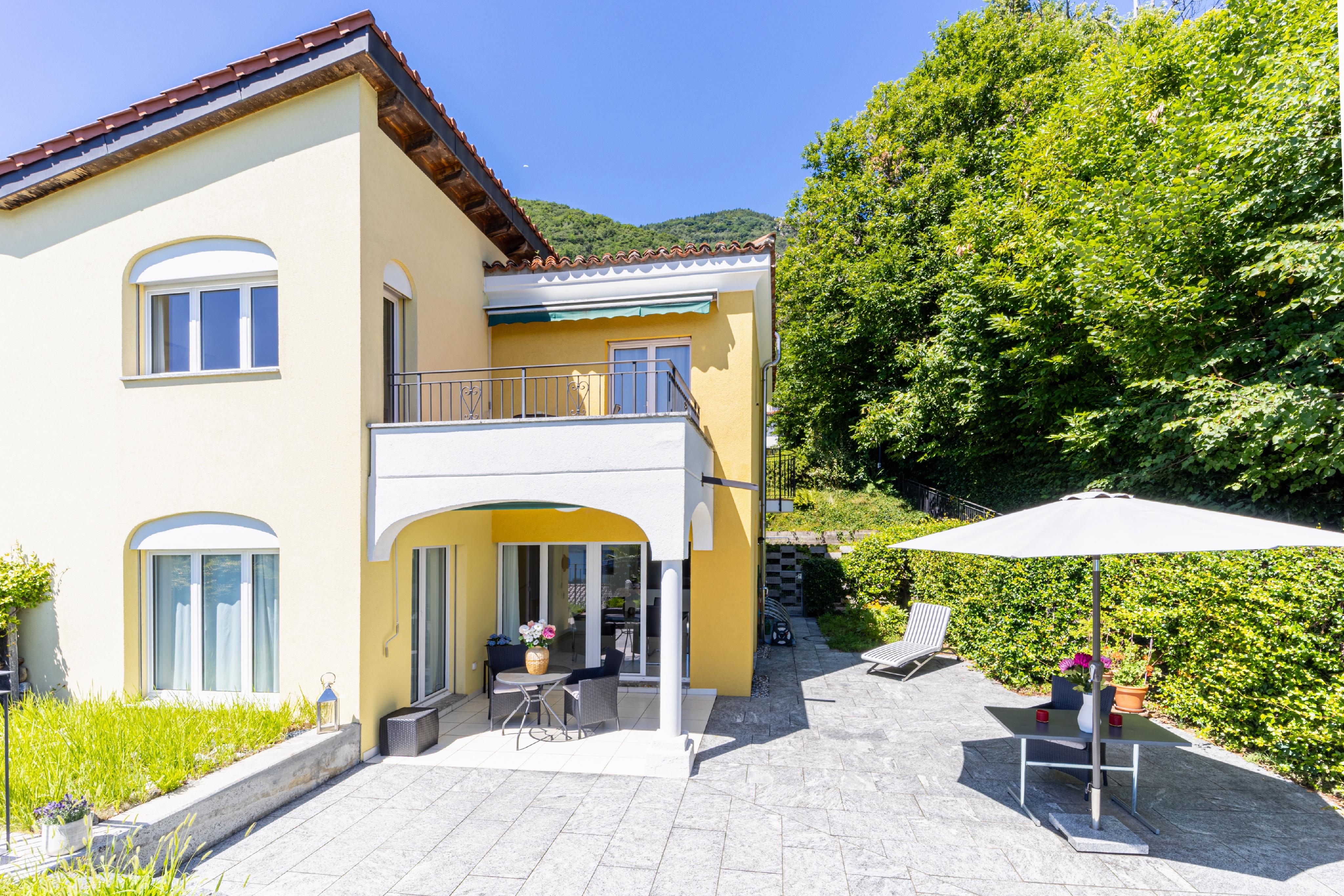 Haus mit Terrasse und Garten