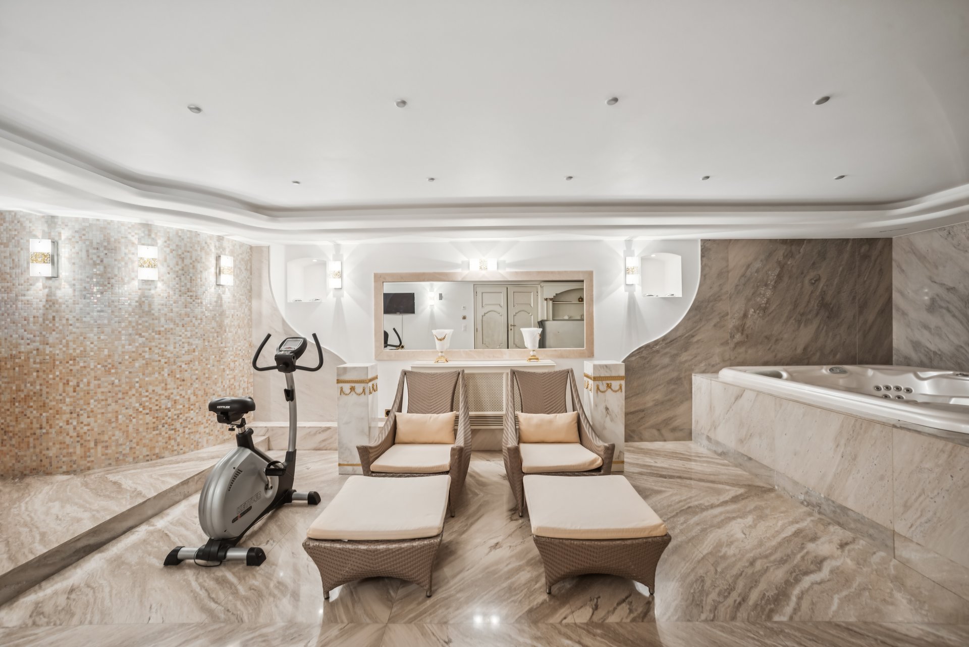 Luxuriöser Wellness- und Fitnessraum