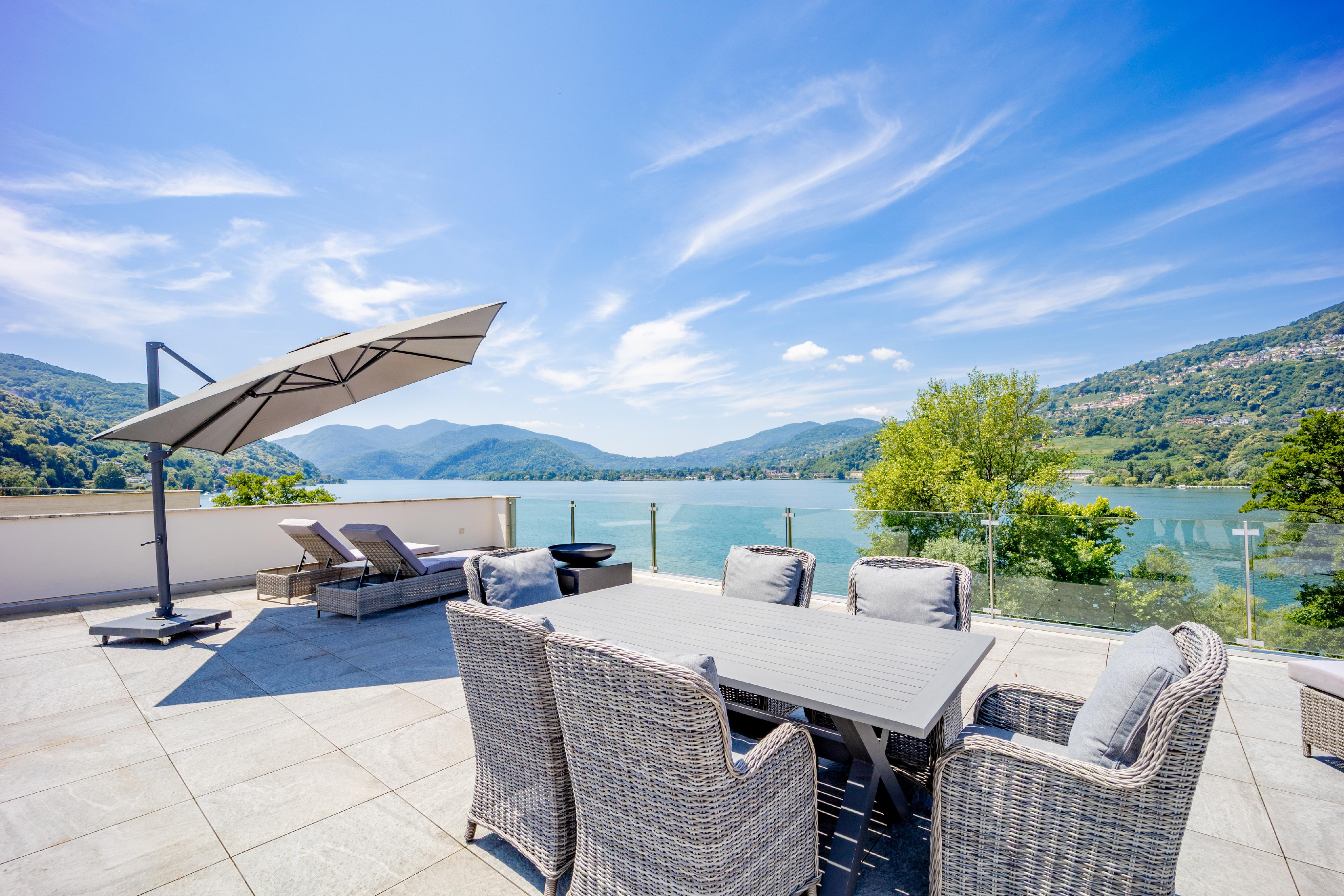 Seeterrasse mit Seeblick