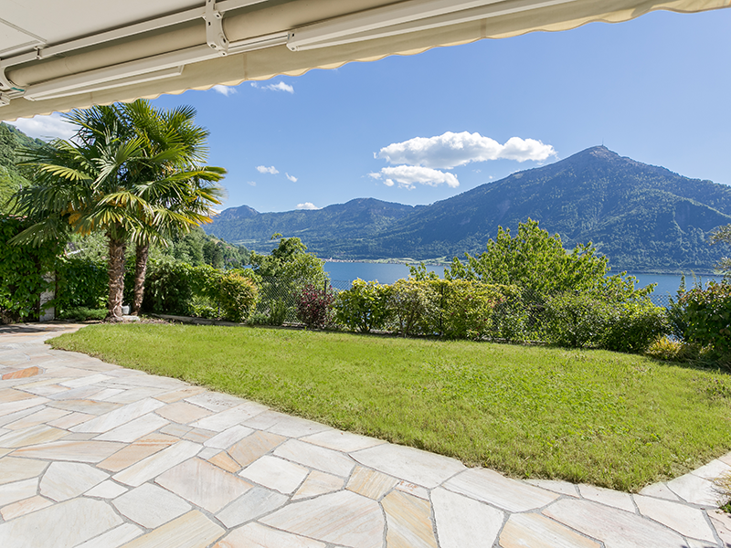 Terrasse mit Seeblick und Bergpanorama