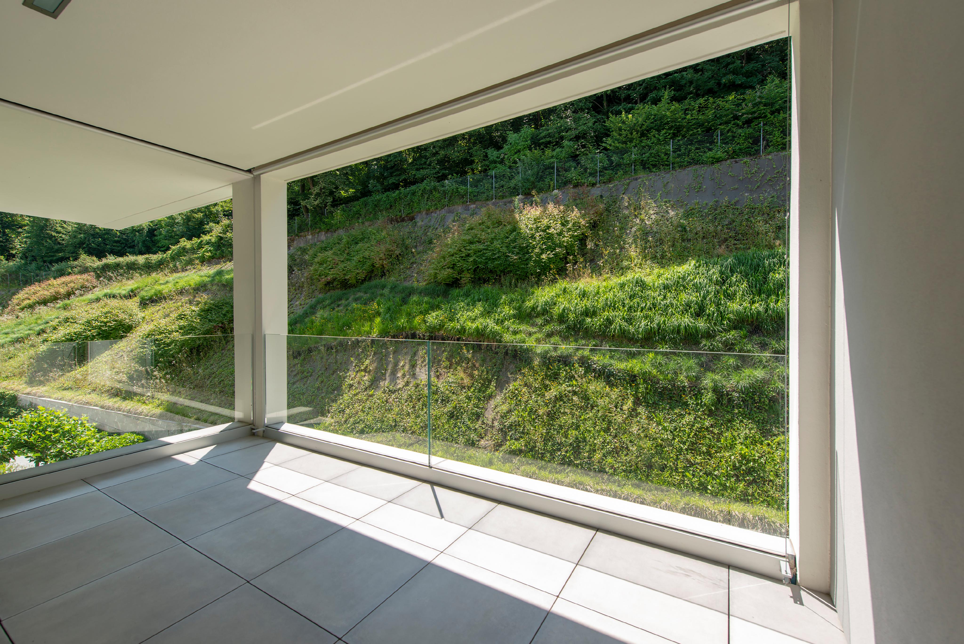 Balkon mit Waldblick