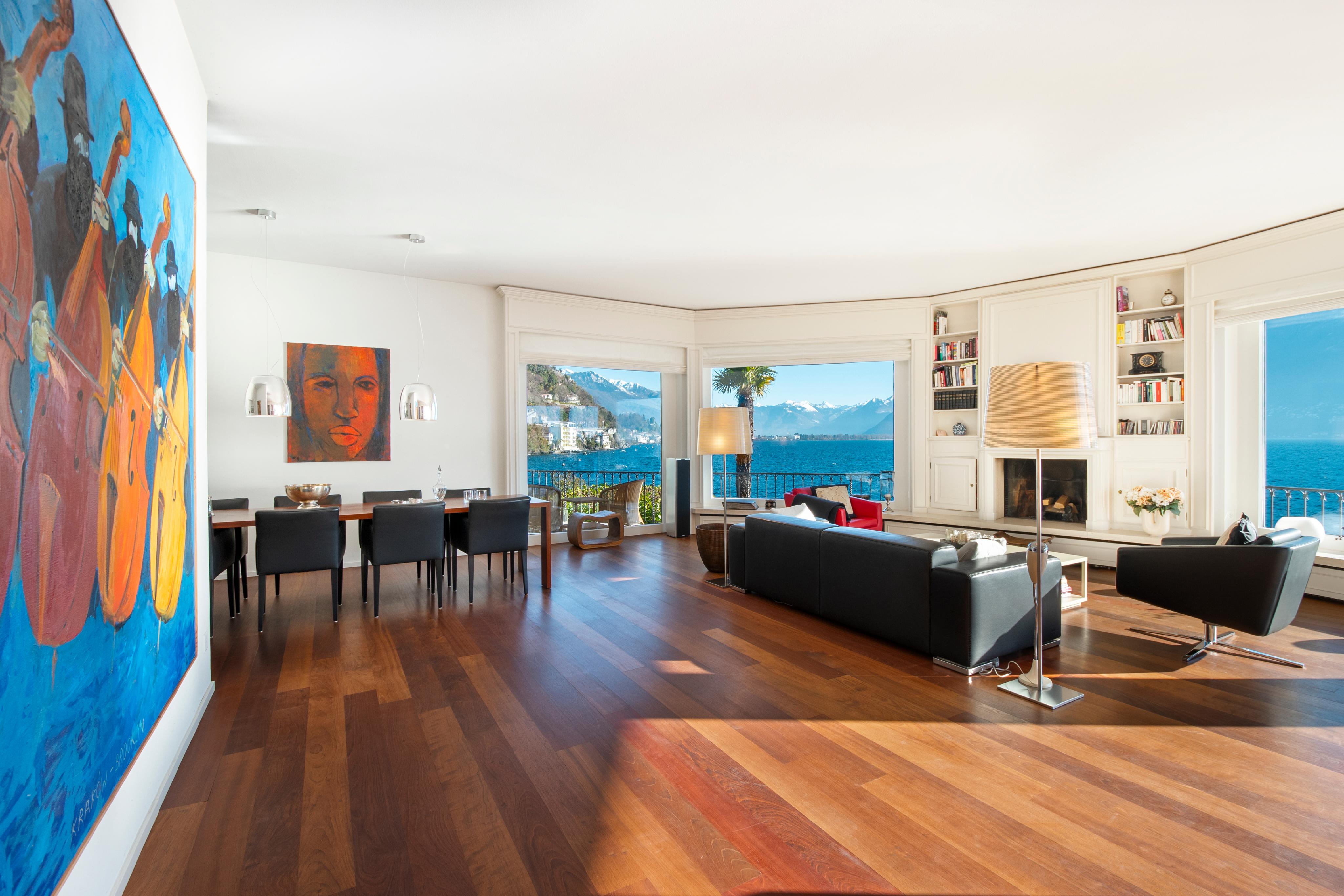 Wohnzimmer mit Seeblick