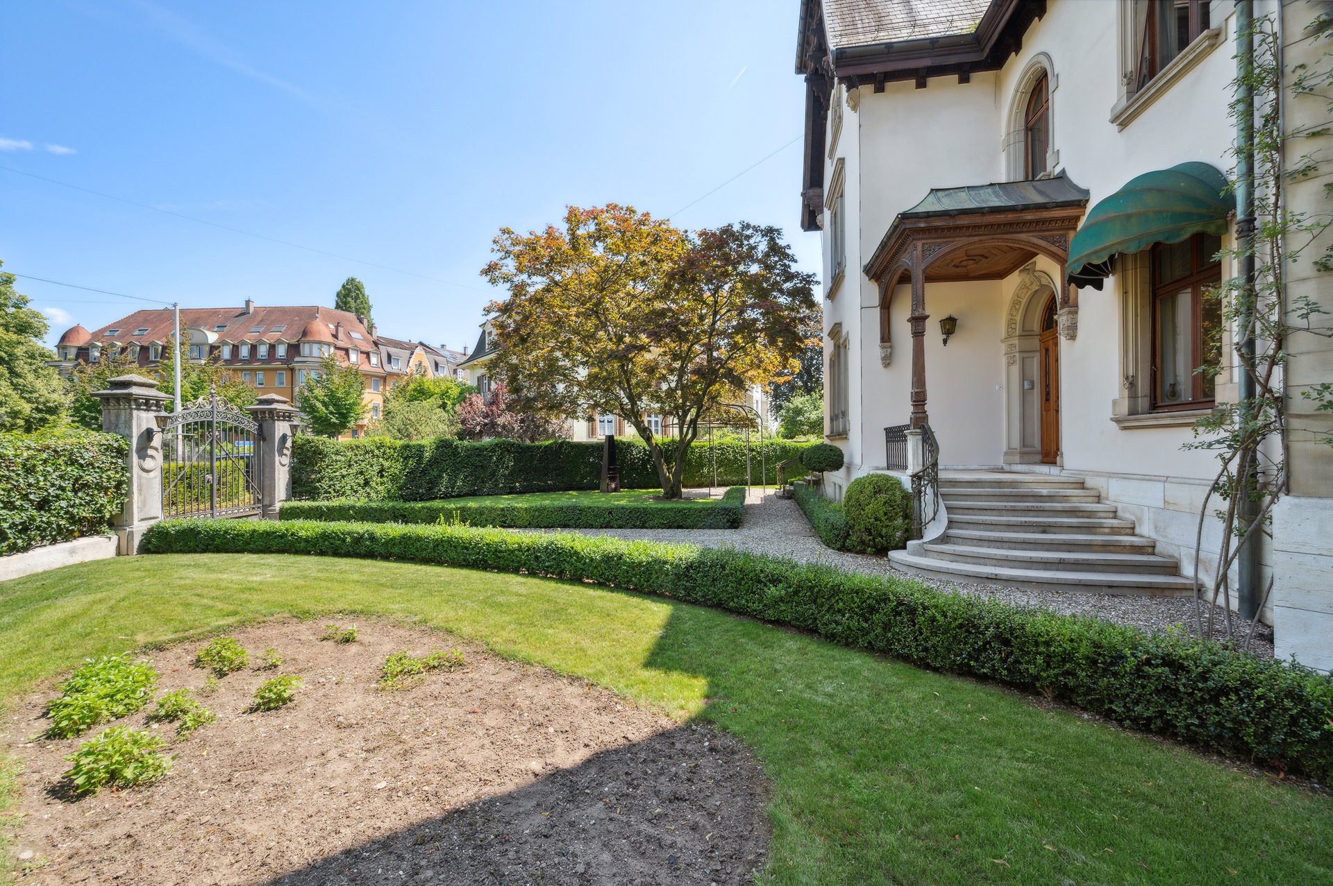 Historische Villa mit gepflegtem Garten