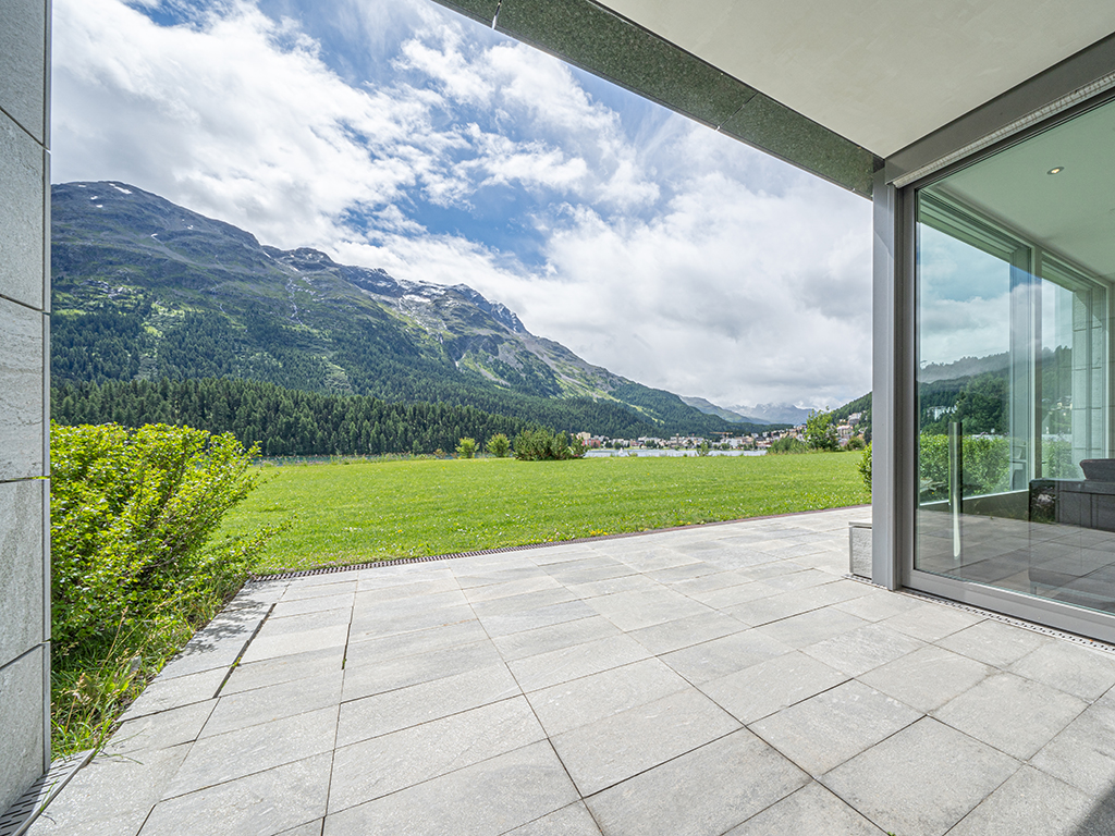 Terrasse mit Bergblick