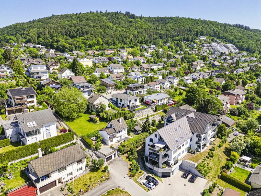 Luftaufnahme eines Wohngebiets mit Einfamilienhäusern