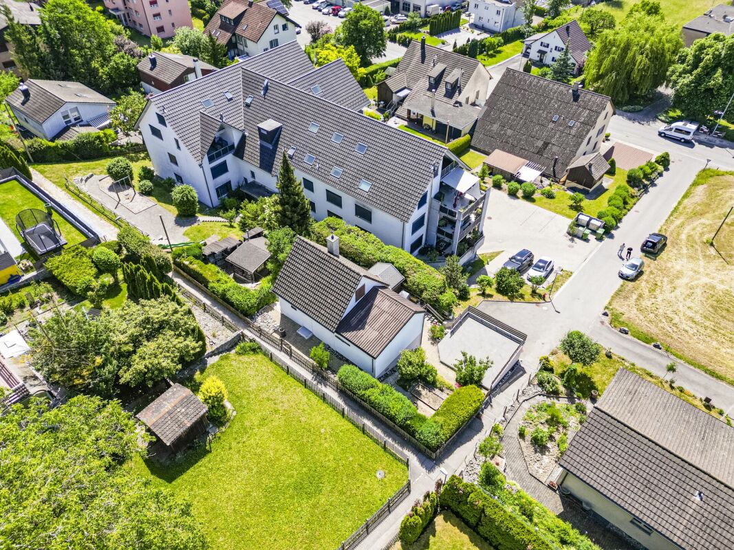 Luftaufnahme eines Wohnviertels mit Einfamilienhäusern