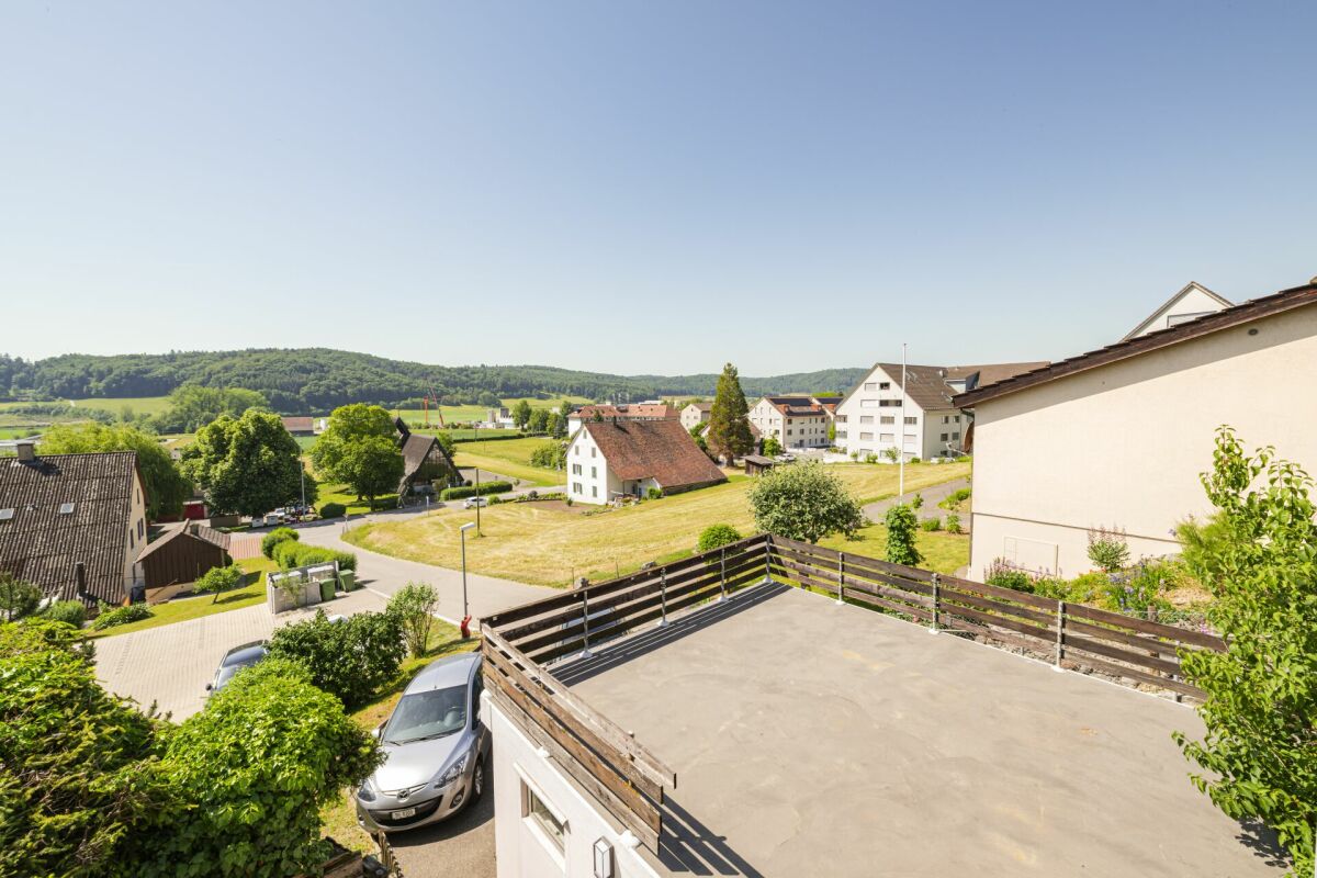 Dachterrasse mit Blick ins grüne Umland