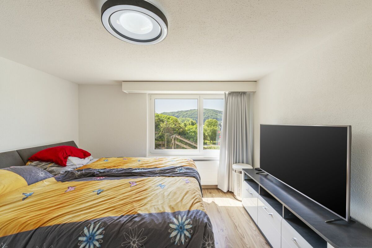 Schlafzimmer mit Ausblick ins Grüne
