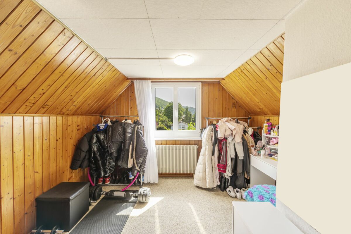 Ausgebauter Dachraum mit Garderoben- und Abstellbereich