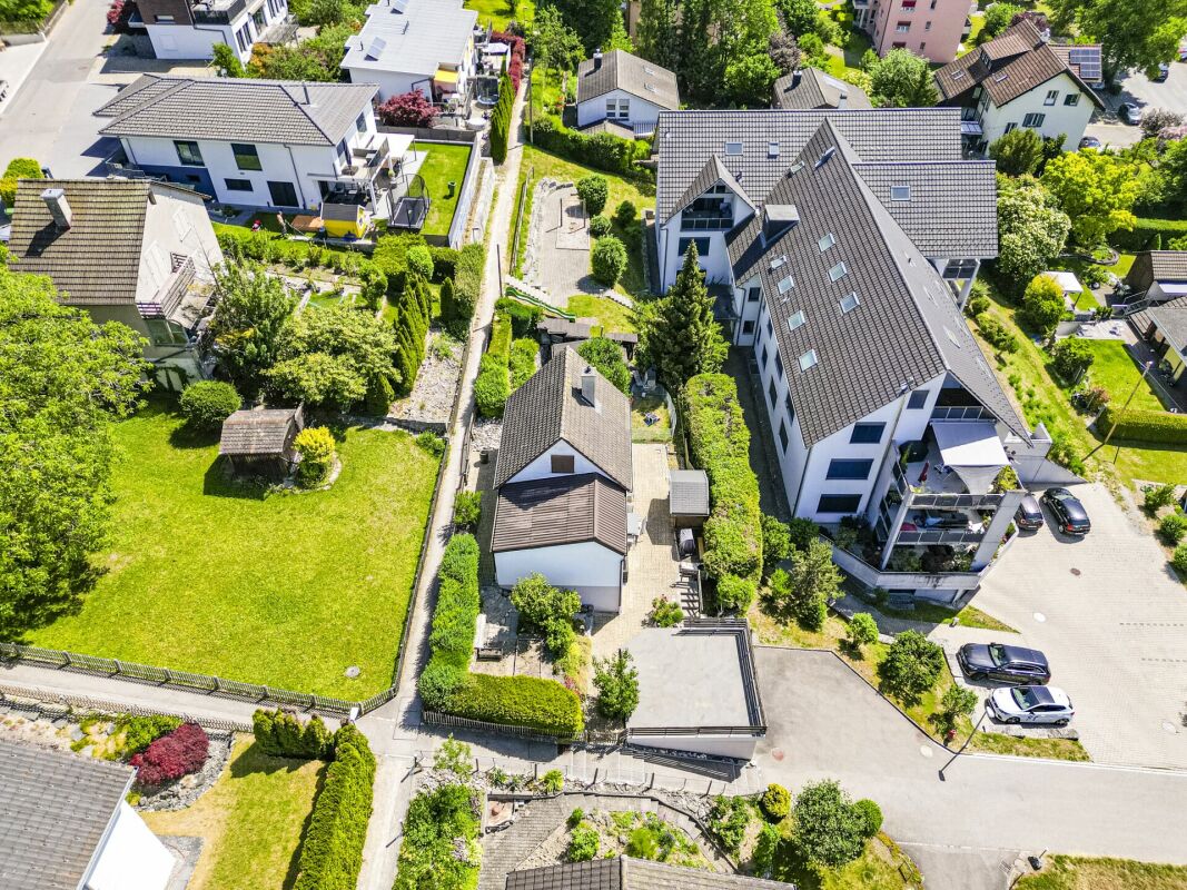 Luftaufnahme einer Wohnsiedlung mit Einfamilienhäusern
