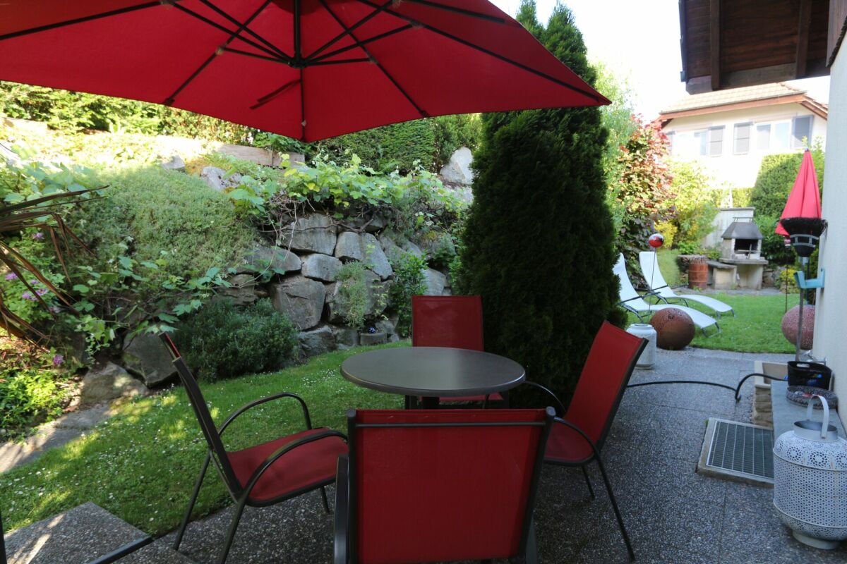 Garten-Terrasse mit Sitzgruppe